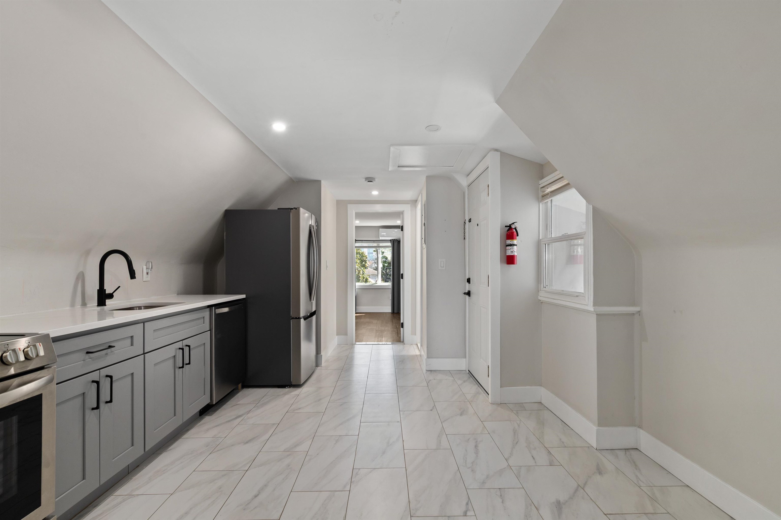 8516 3RD AVE Unit: 4