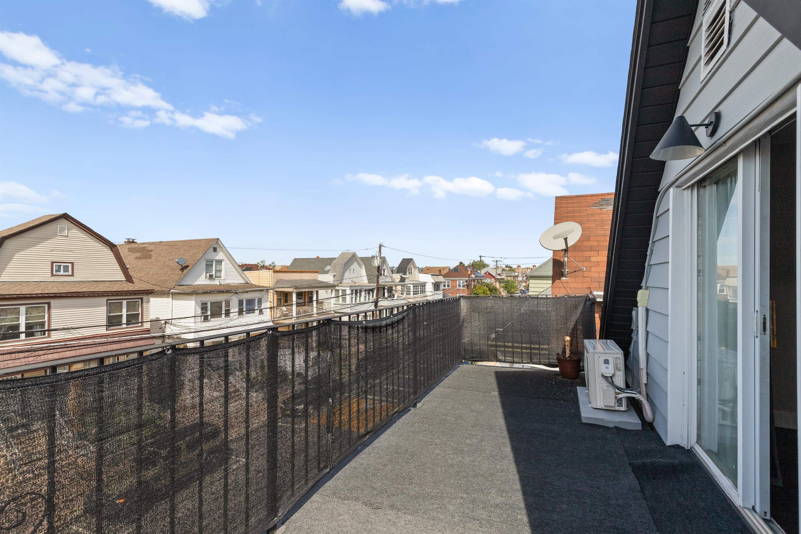 8516 3RD AVE Unit: 4
