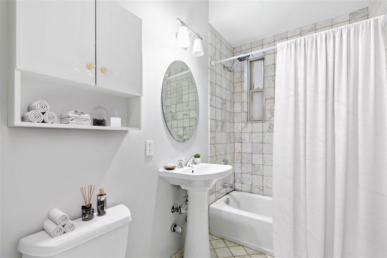931 HUDSON ST Unit: 3