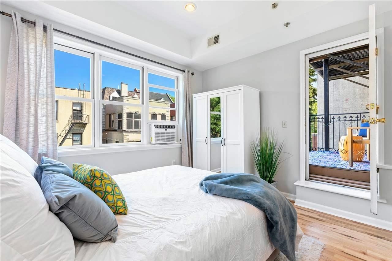 931 HUDSON ST Unit: 3