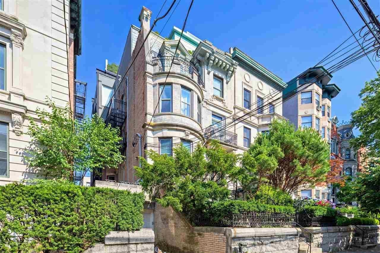 931 HUDSON ST Unit: 3