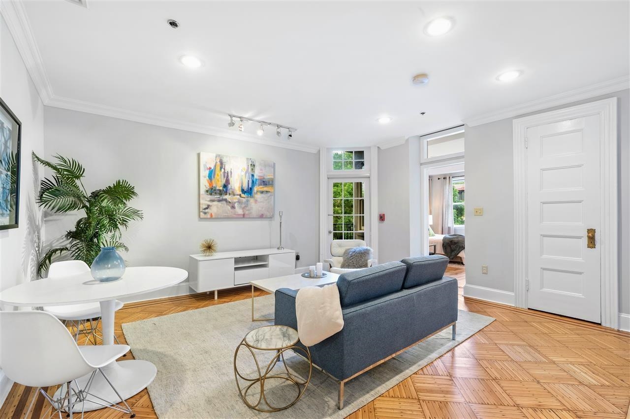 931 HUDSON ST Unit: 3