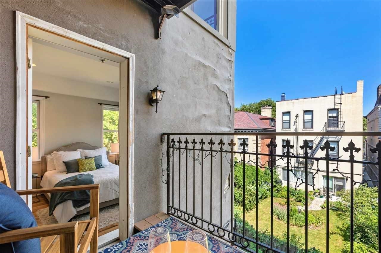 931 HUDSON ST Unit: 3