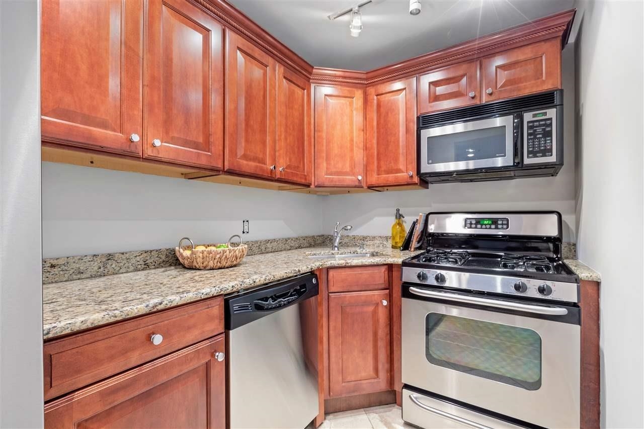 931 HUDSON ST Unit: 3