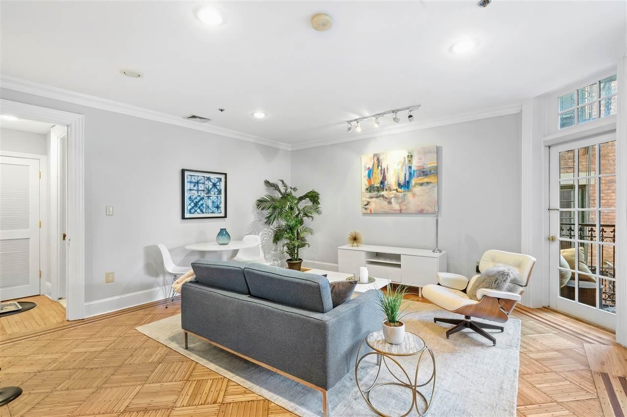 931 HUDSON ST Unit: 3