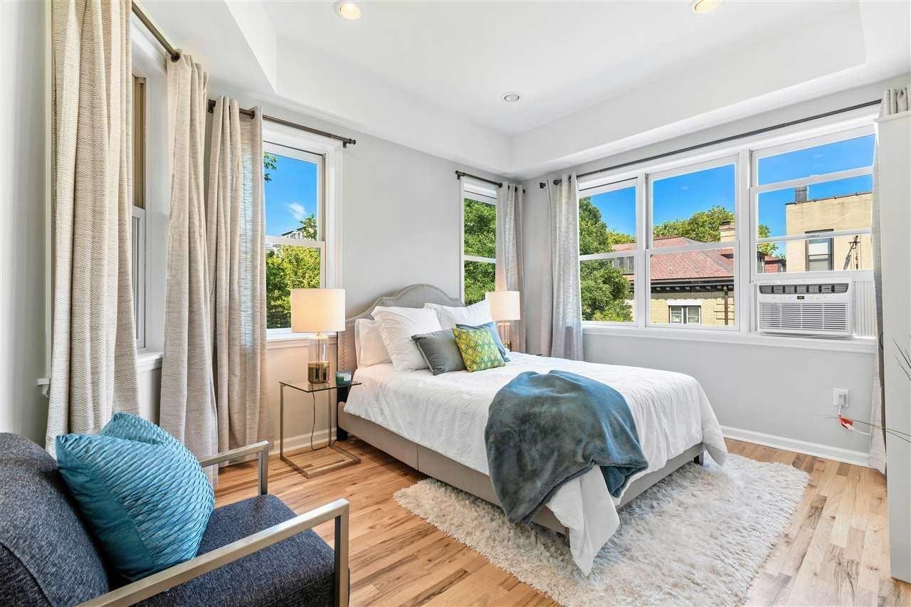 931 HUDSON ST Unit: 3