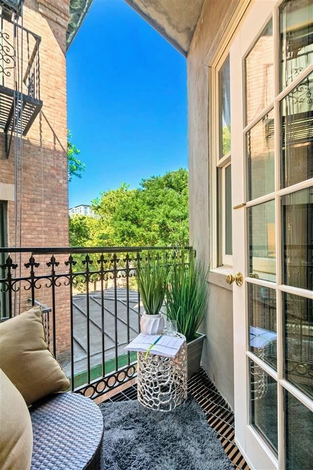 931 HUDSON ST Unit: 3