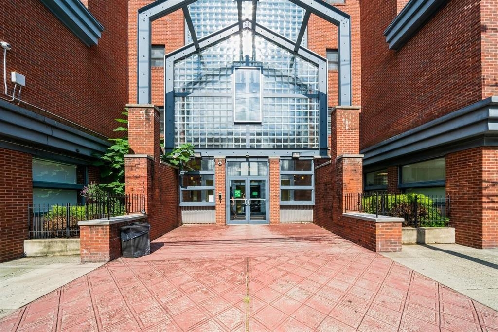 227 CHRISTOPHER COLUMBUS DR Unit: 218B
