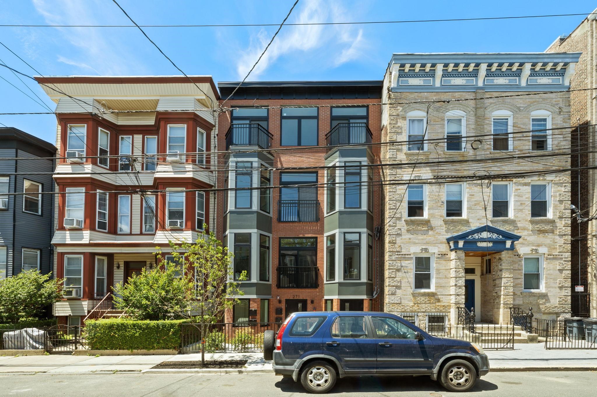 271 WEBSTER AVE Unit: 3