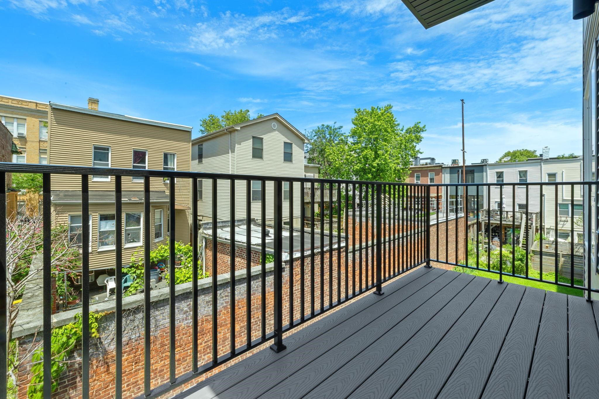 271 WEBSTER AVE Unit: 3