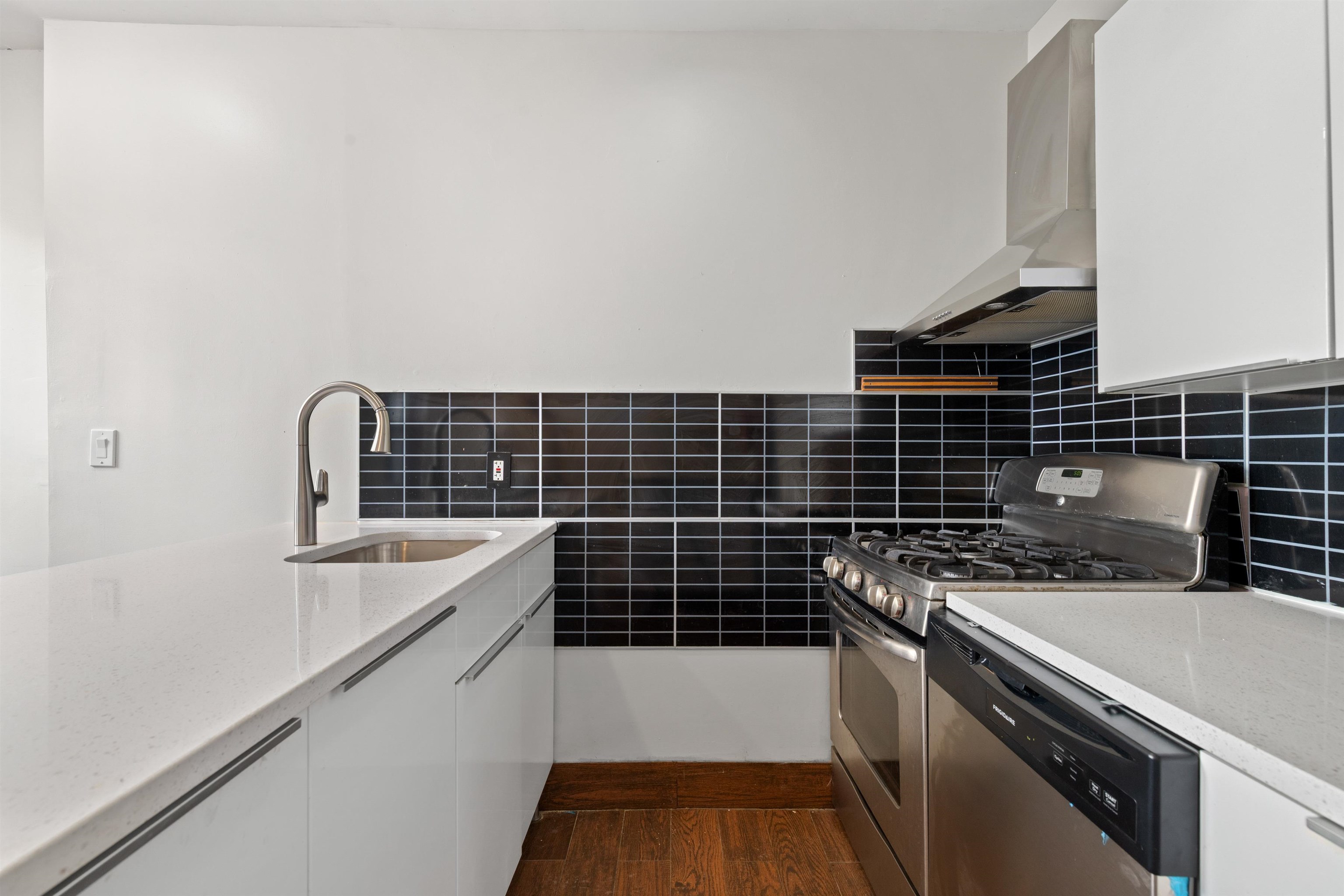 477 PALISADE AVE Unit: 1