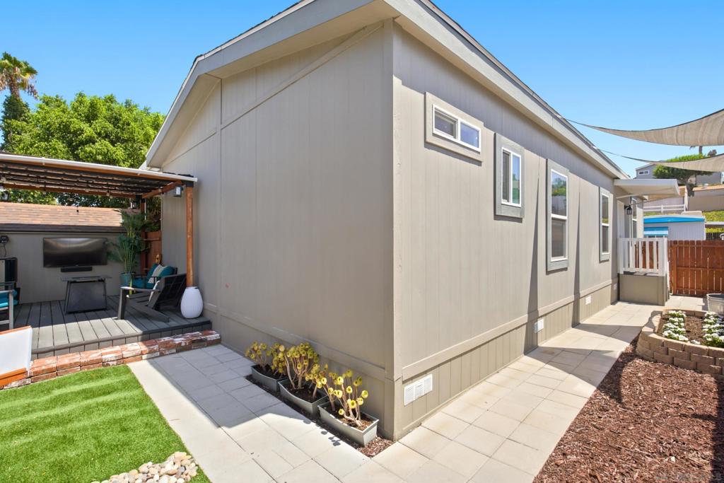 9395 Harritt Rd 3