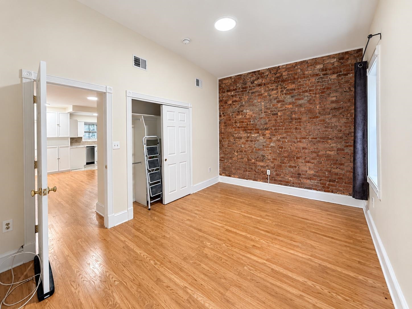 101 GREENE ST Unit: 3