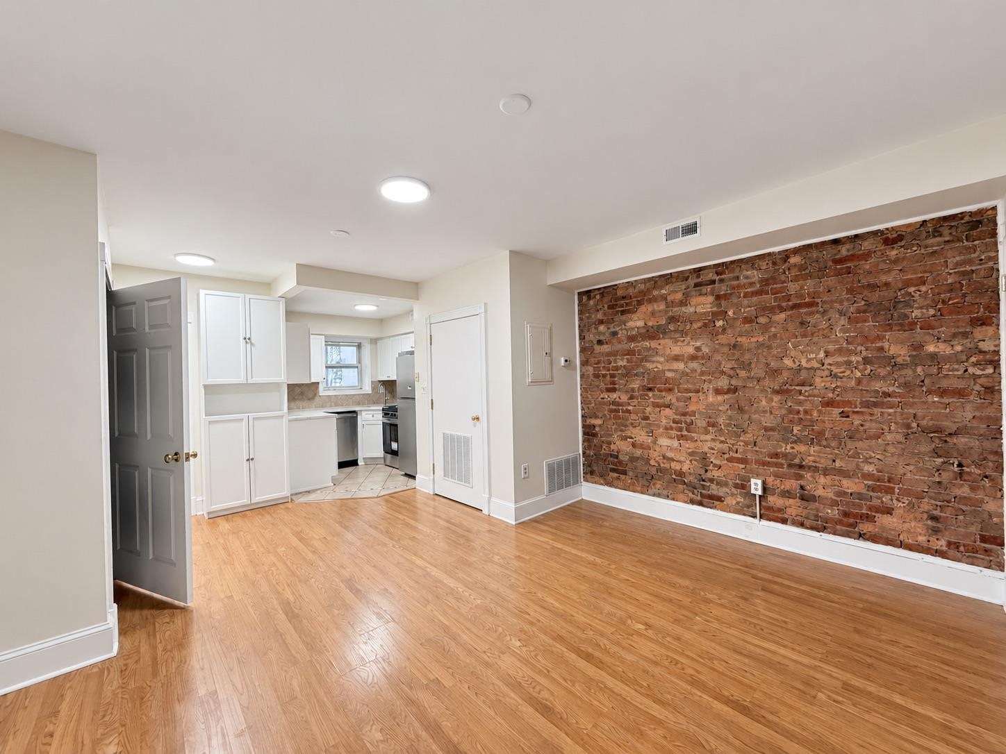 101 GREENE ST Unit: 3