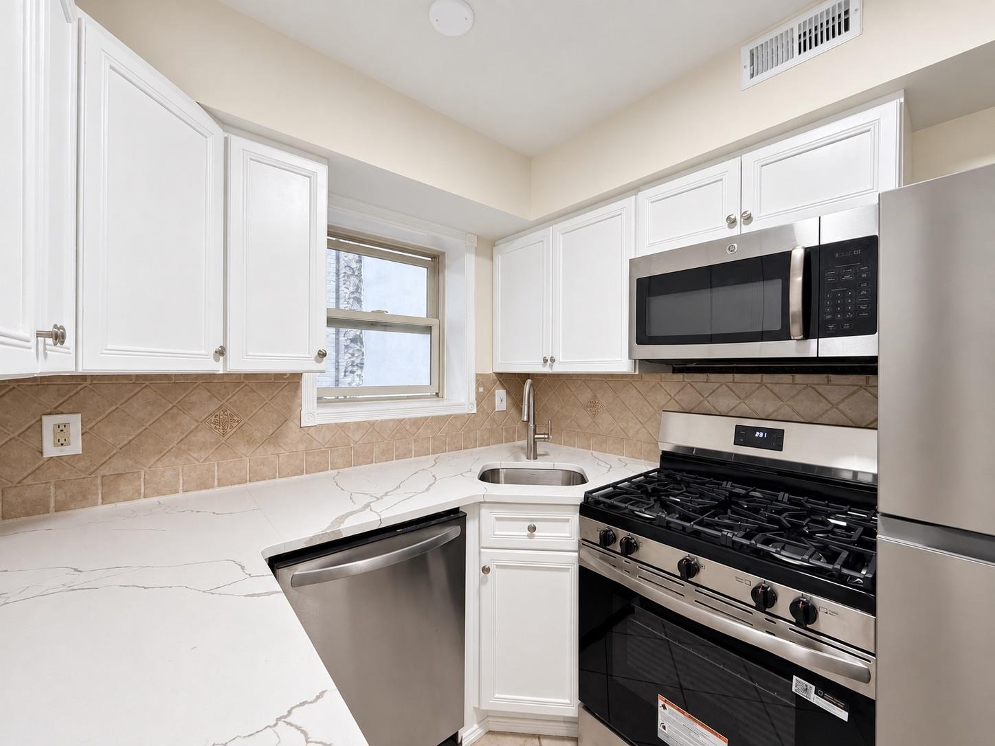 101 GREENE ST Unit: 3