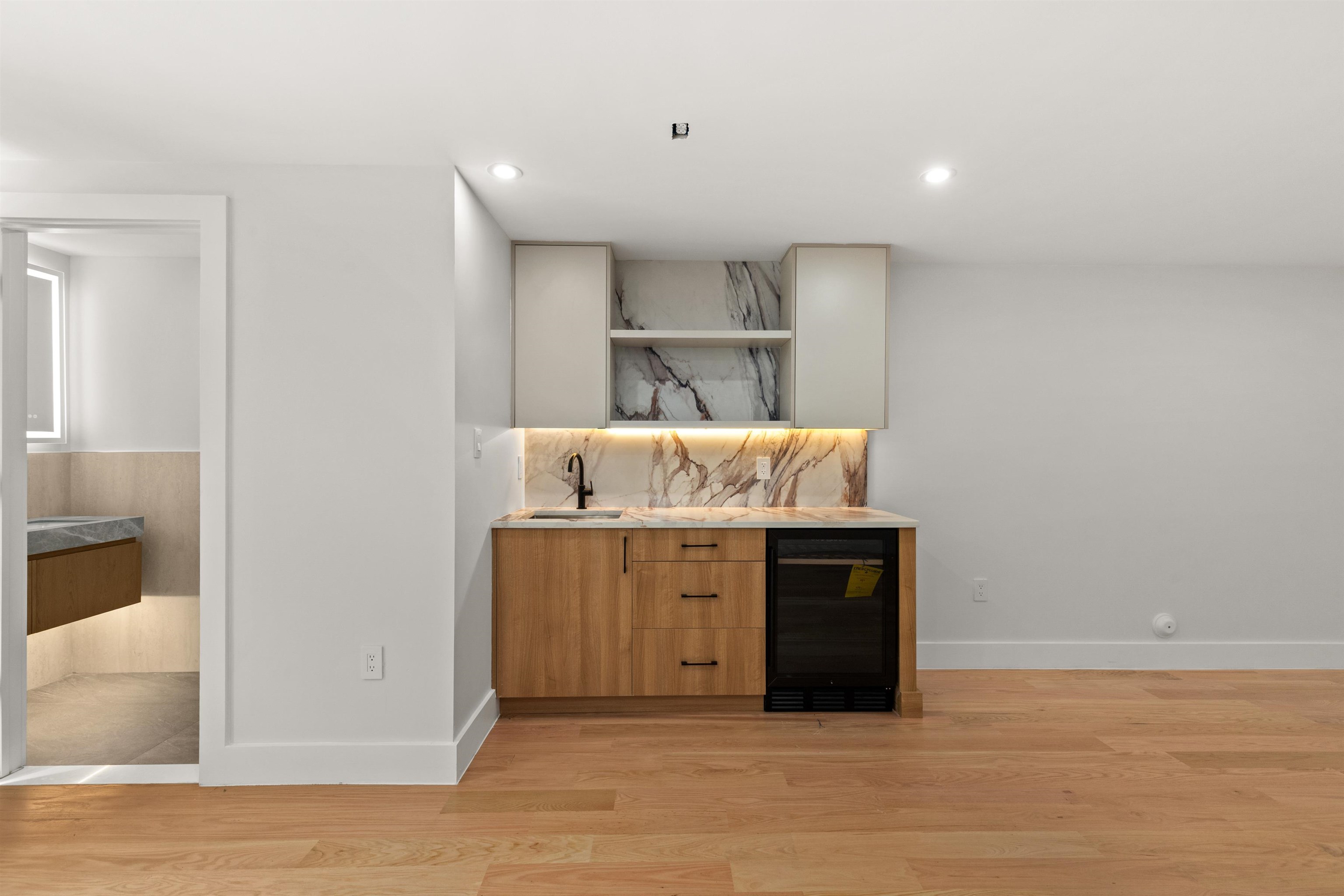 85 SHERMAN PL Unit: Residence 01