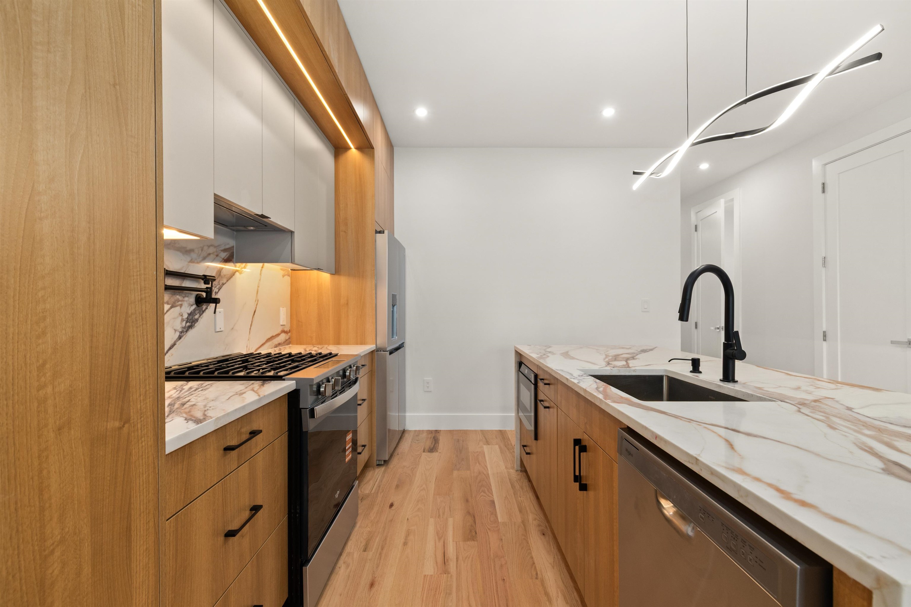 85 SHERMAN PL Unit: Residence 01
