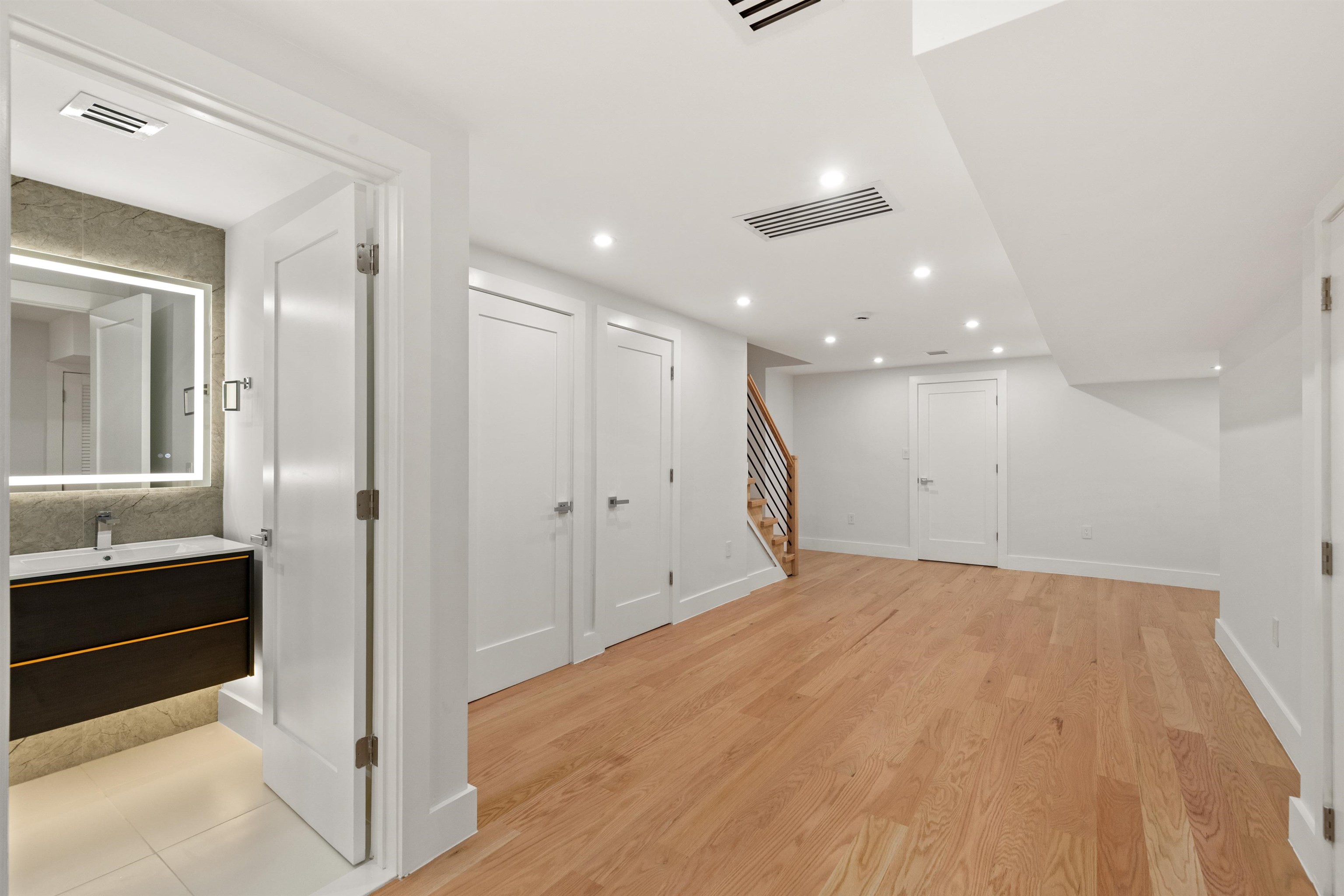 85 SHERMAN PL Unit: Residence 01