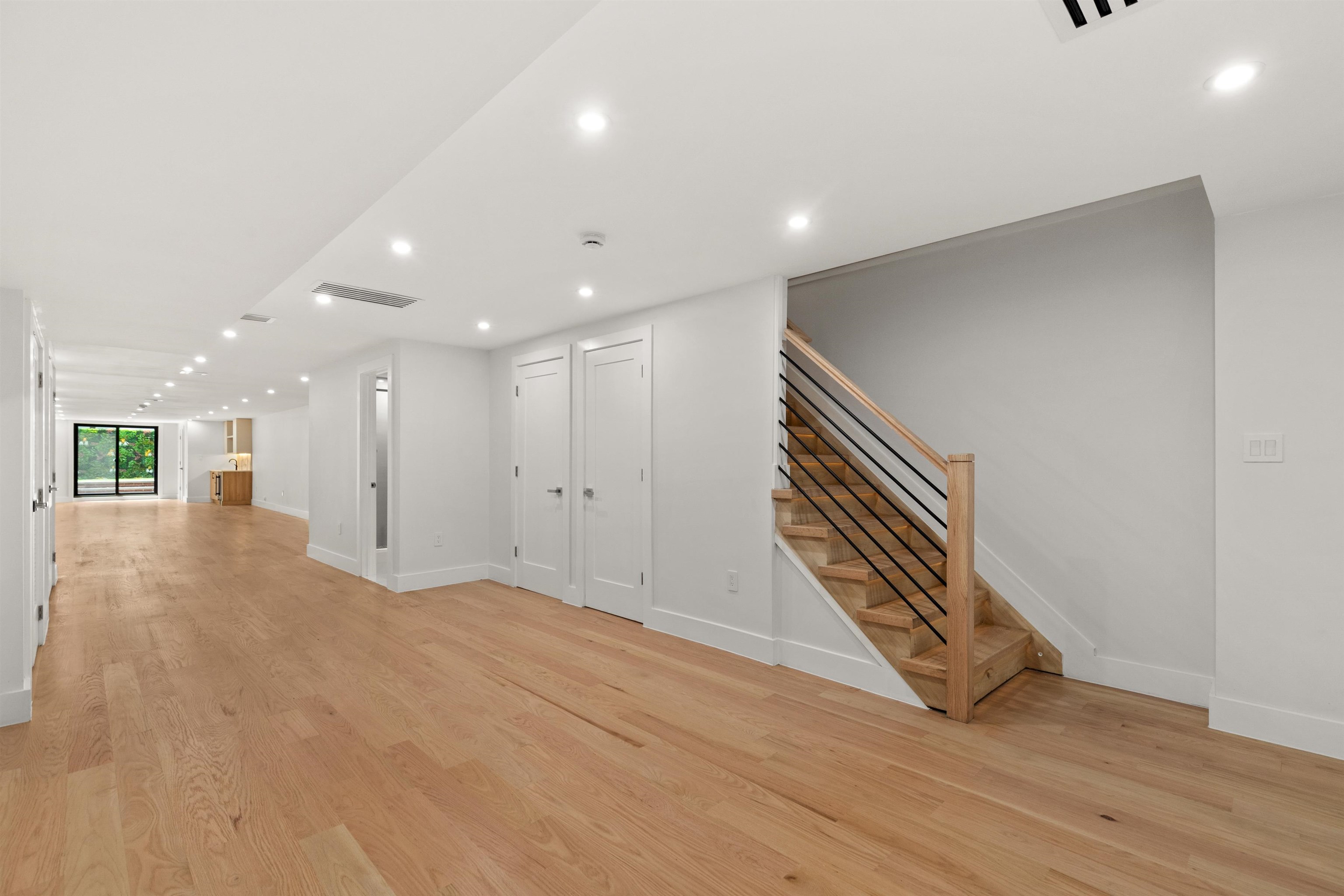 85 SHERMAN PL Unit: Residence 01