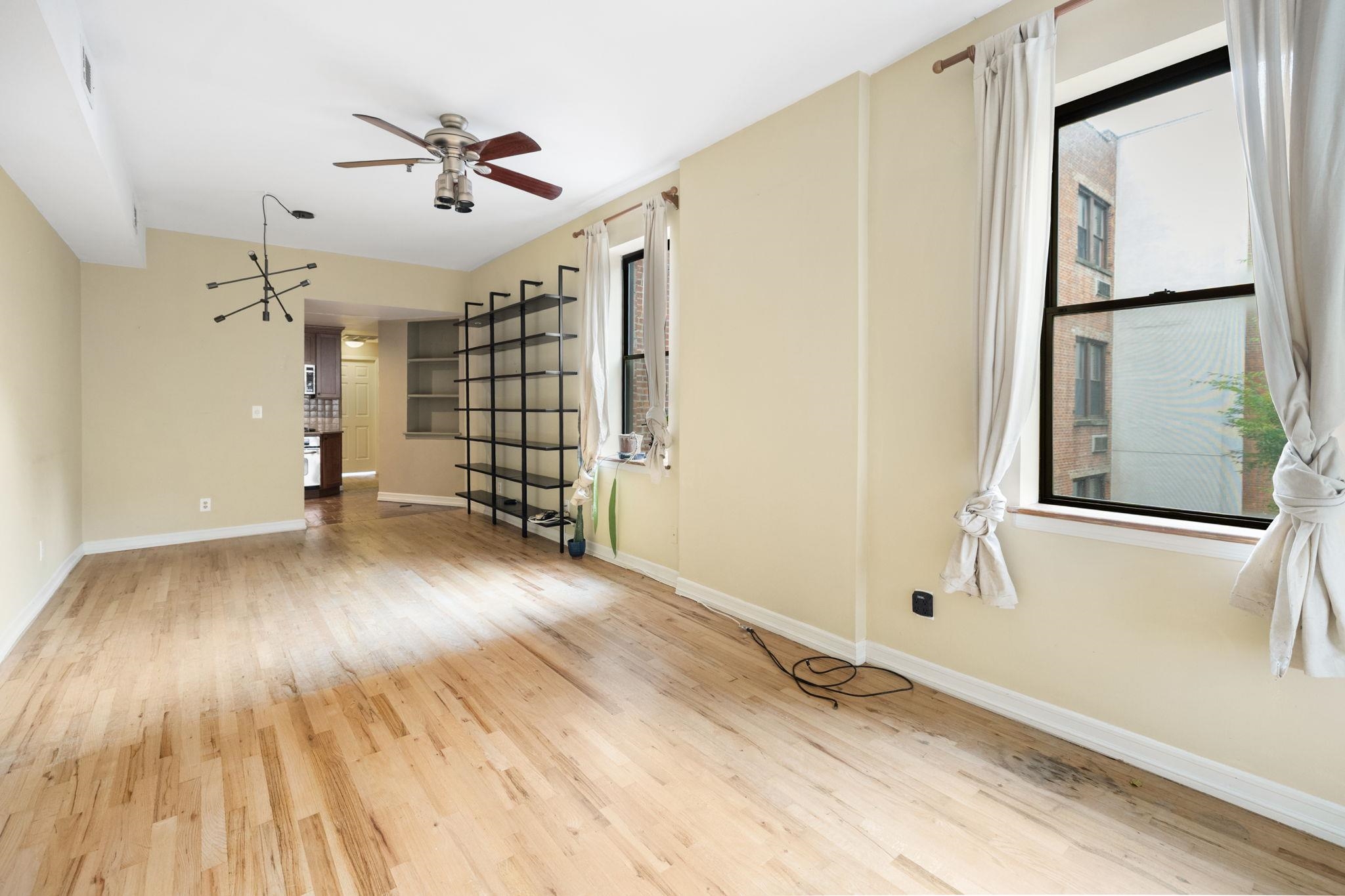 343 VARICK ST Unit: 3R