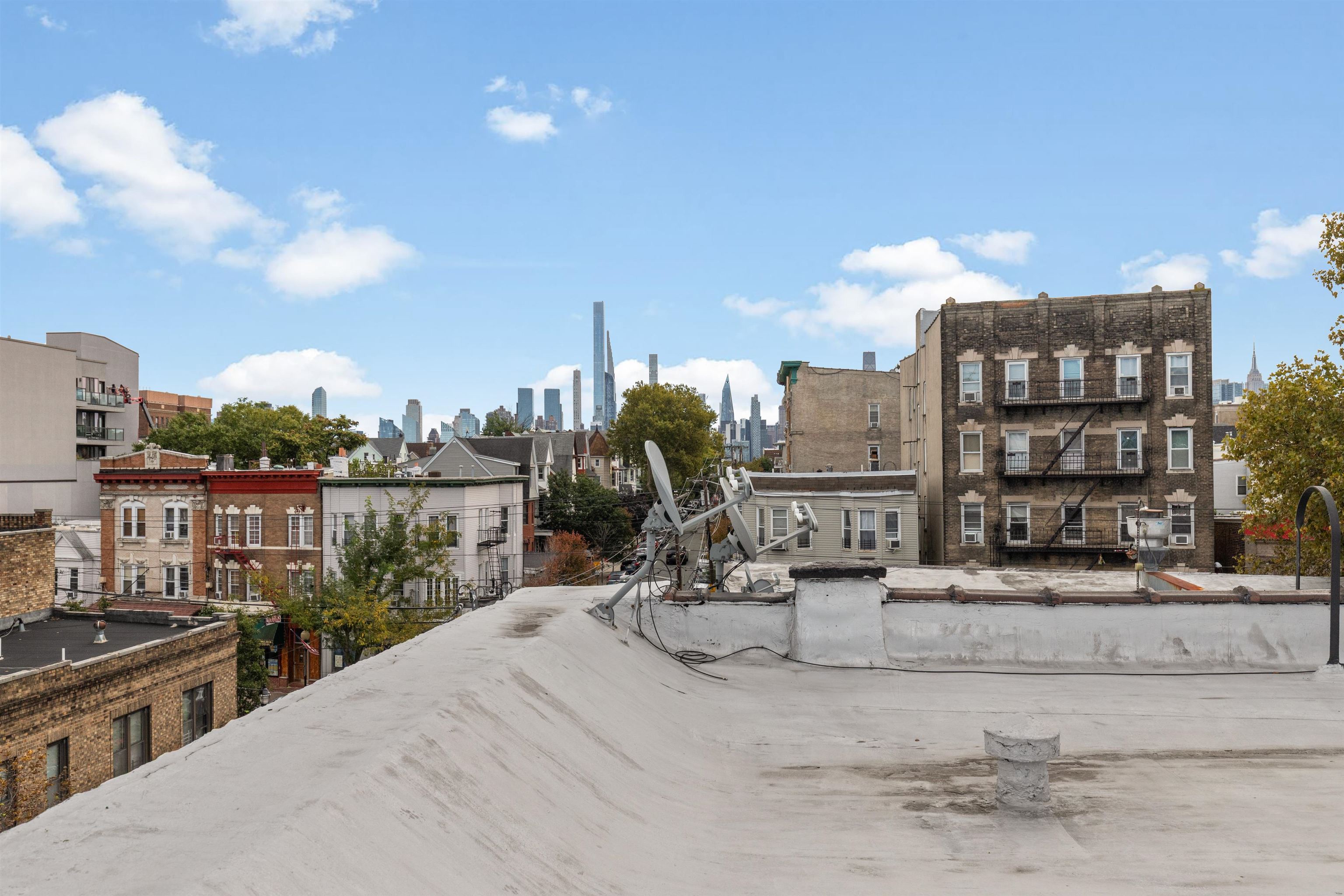4264 BROADWAY