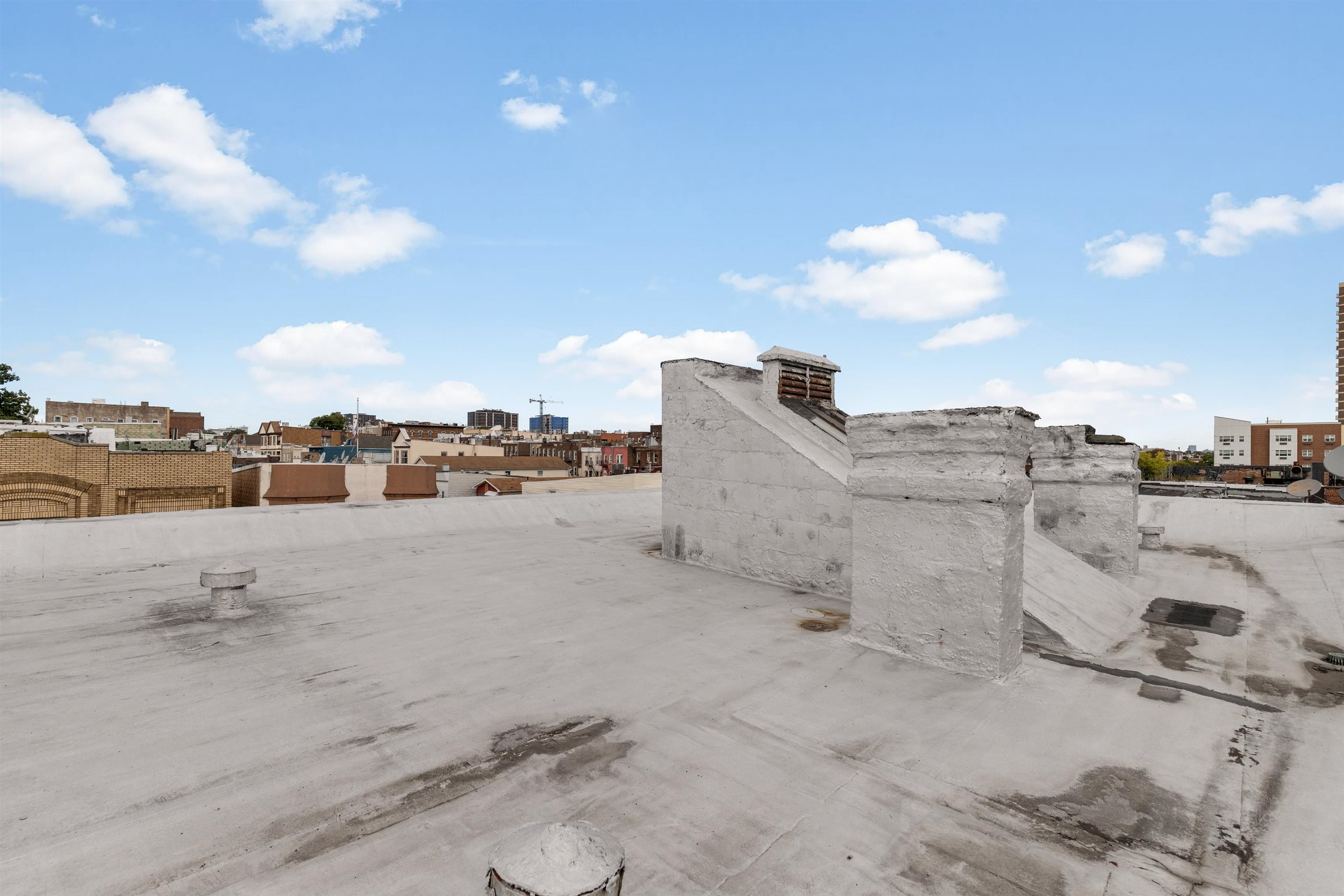 4264 BROADWAY