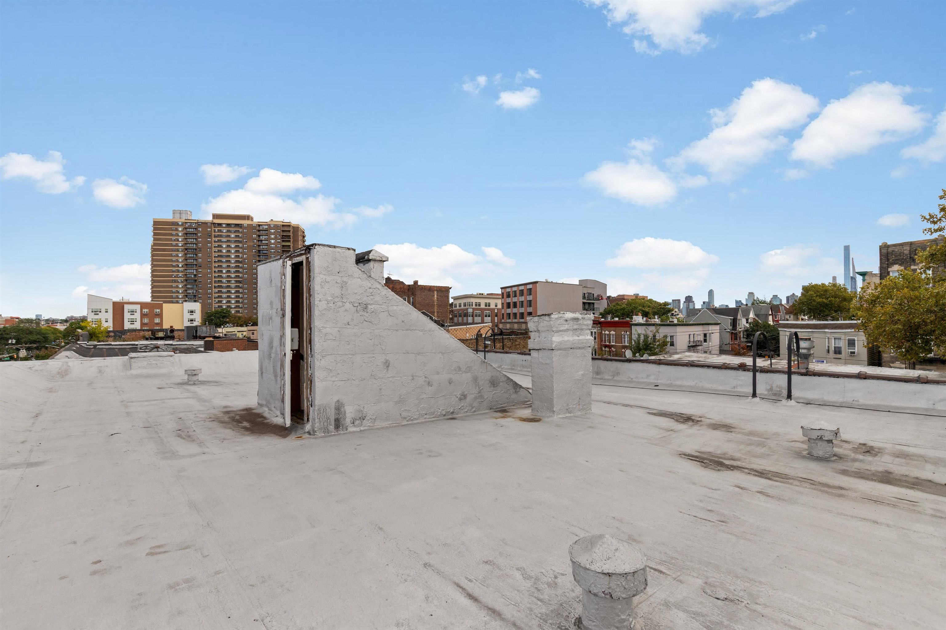 4264 BROADWAY