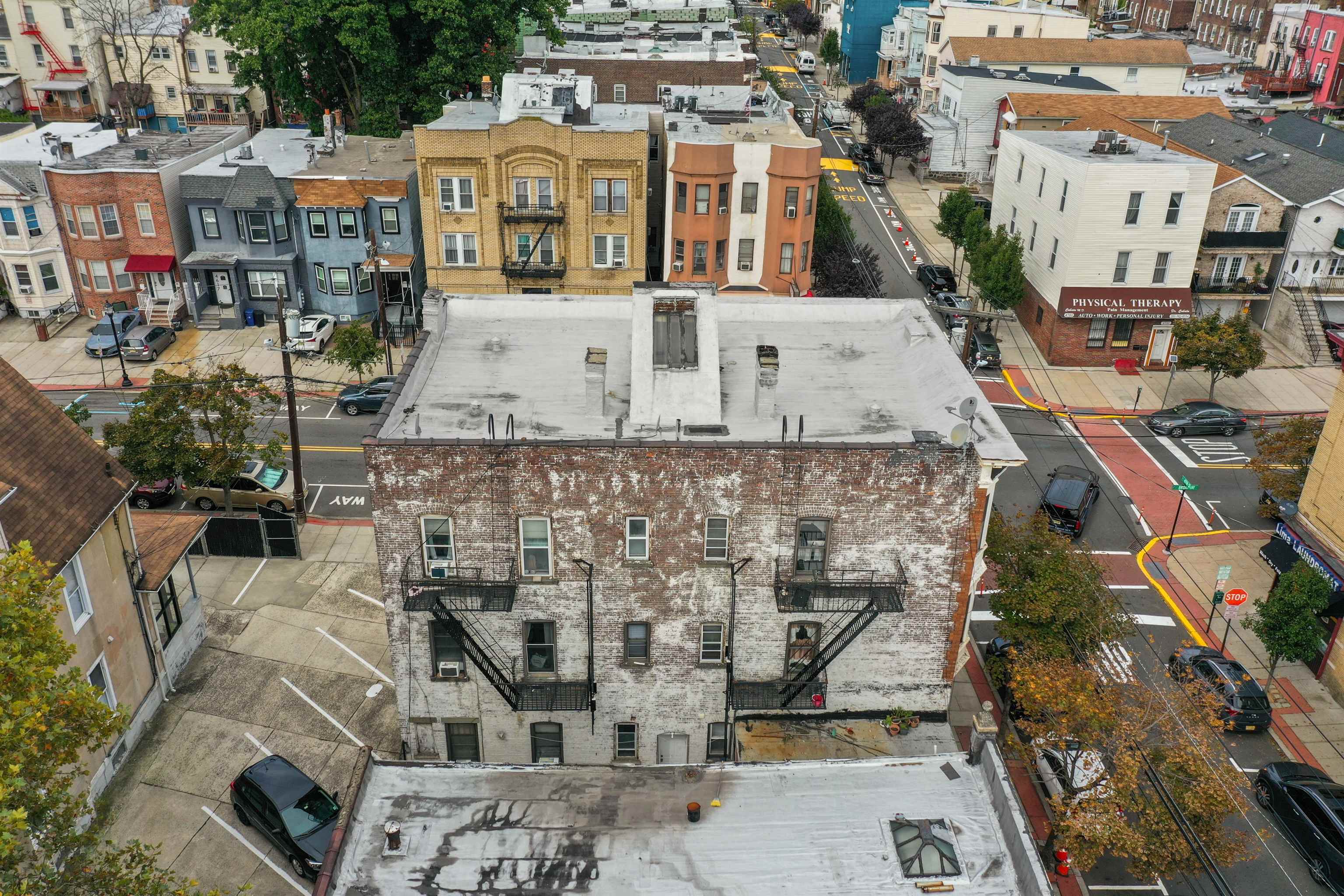 4264 BROADWAY