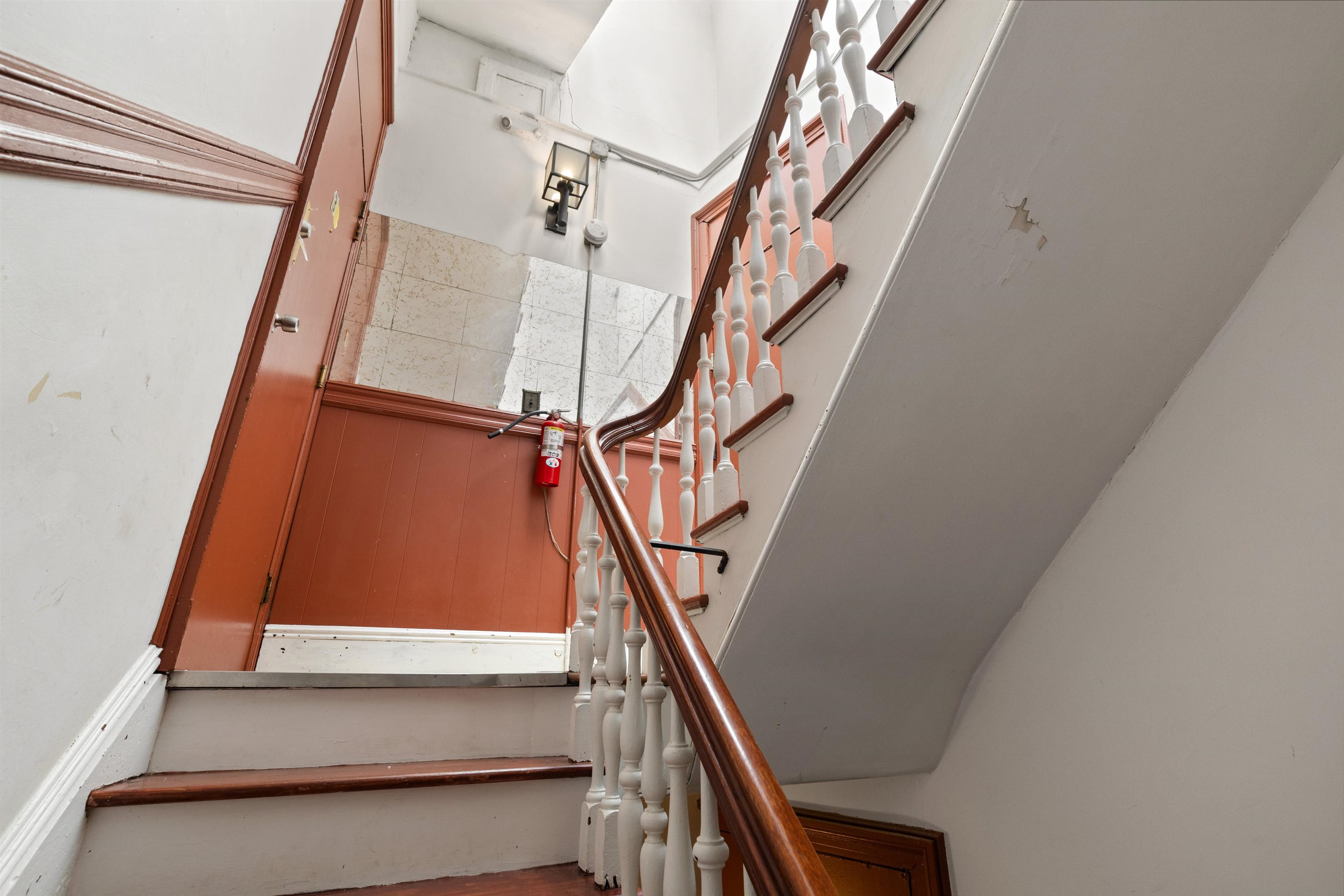 4264 BROADWAY