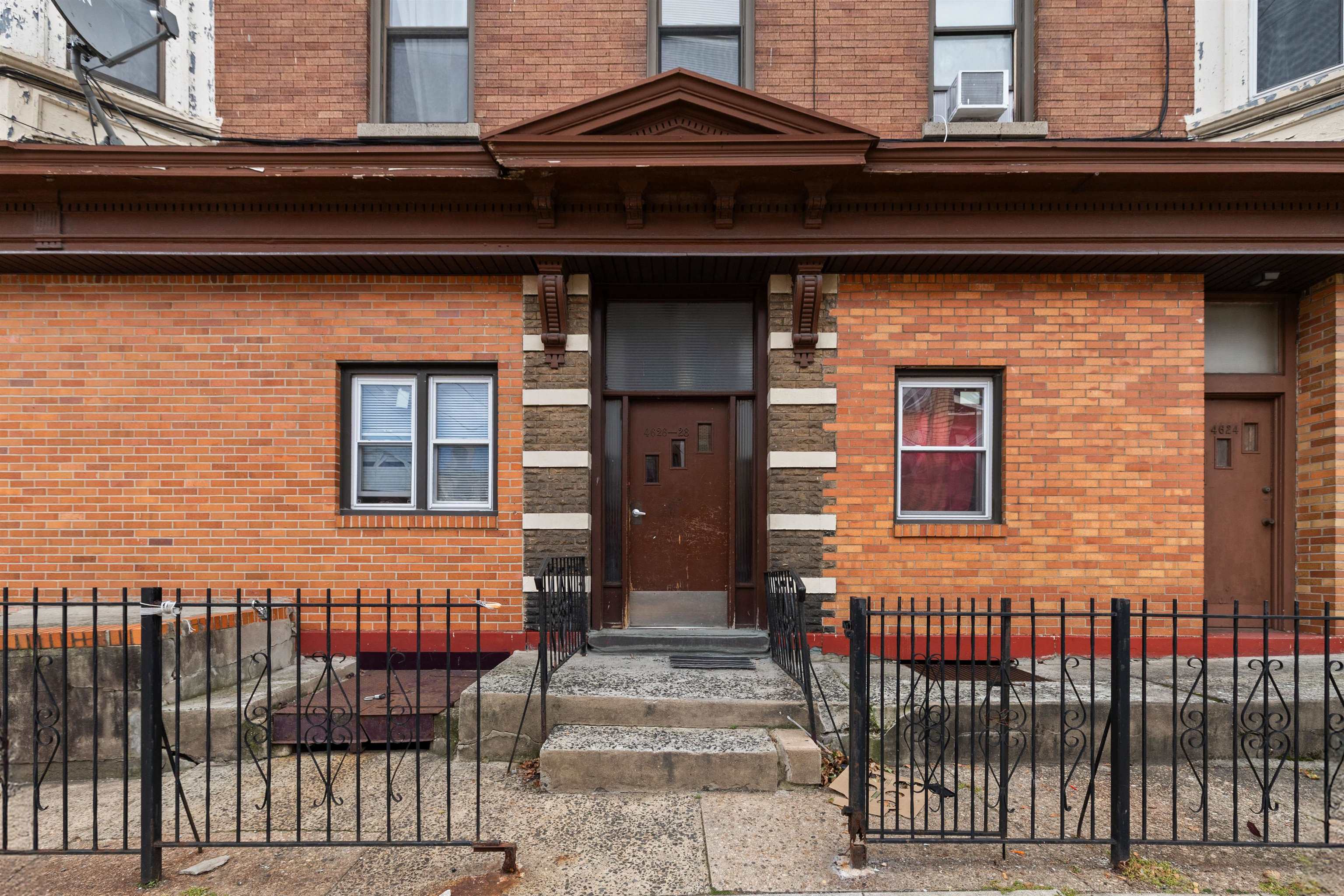 4264 BROADWAY