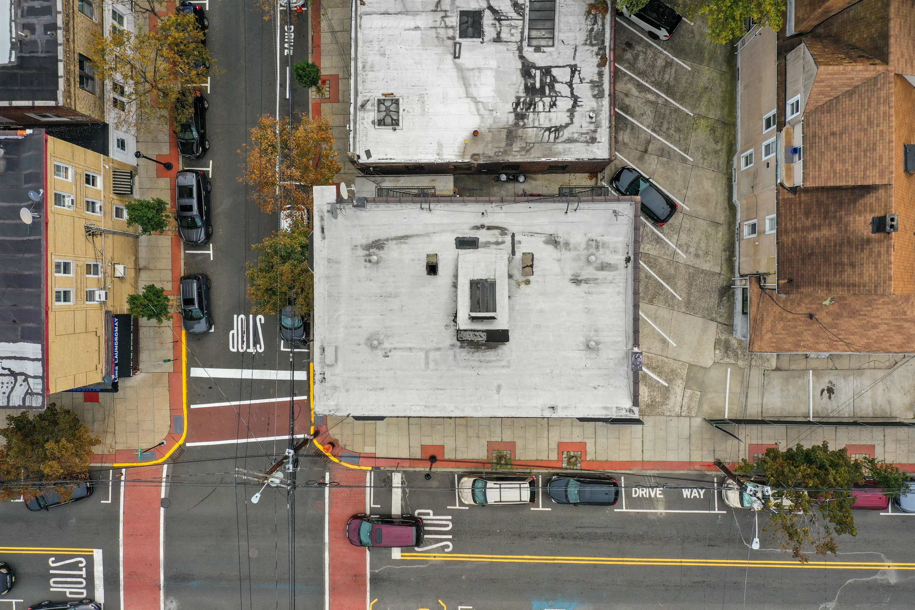 4264 BROADWAY