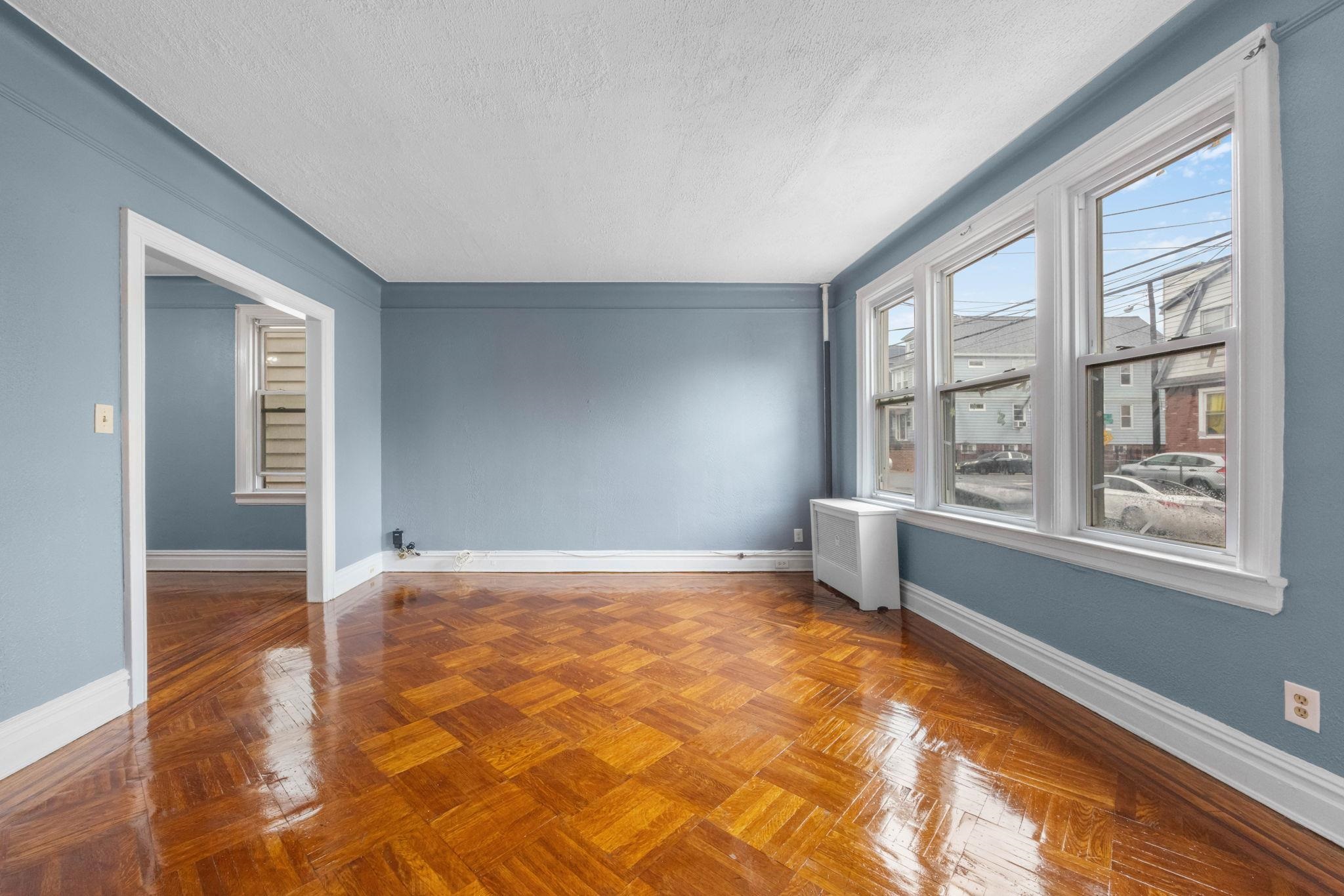 44 VAN HOUTEN AVE Unit: 1