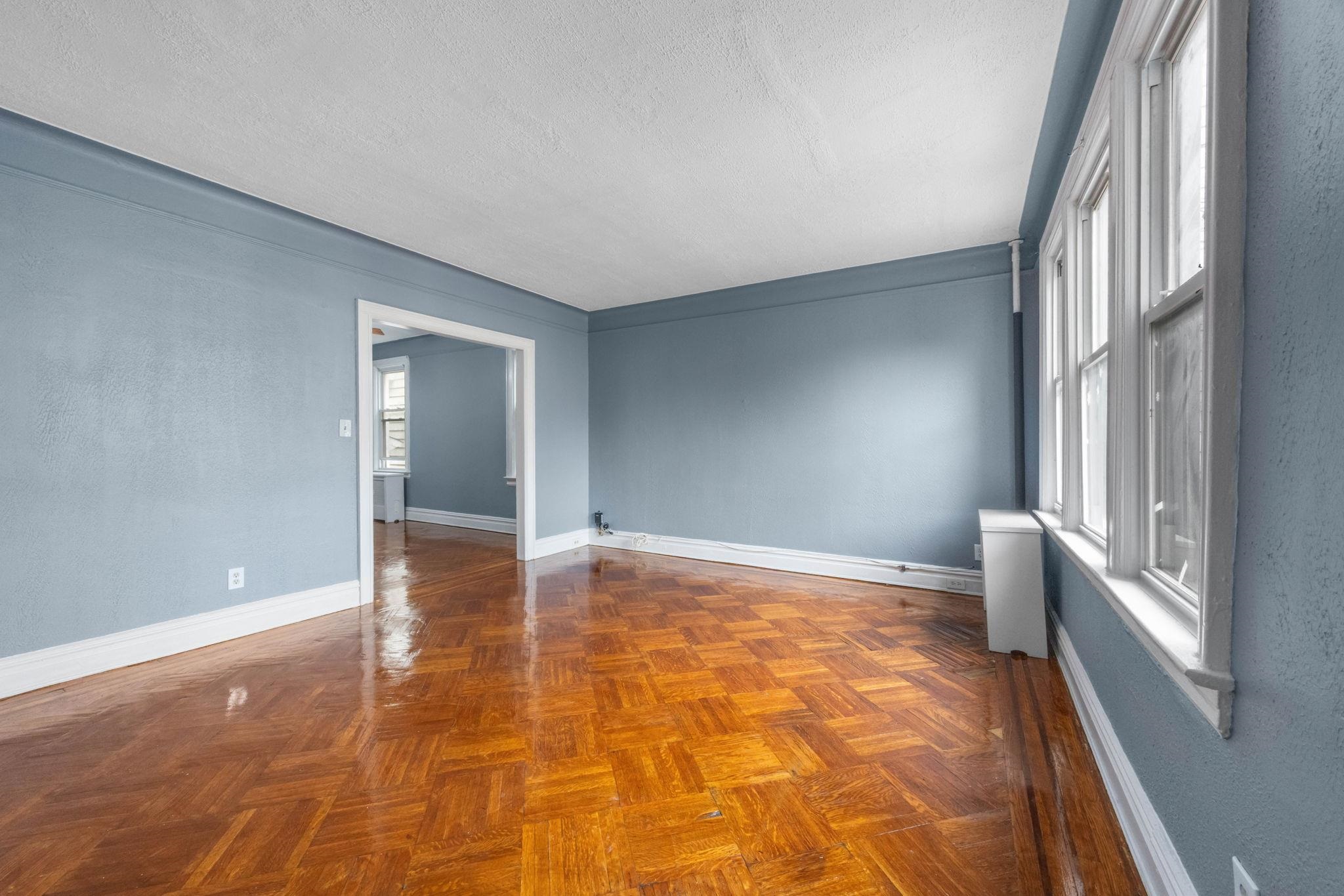 44 VAN HOUTEN AVE Unit: 1