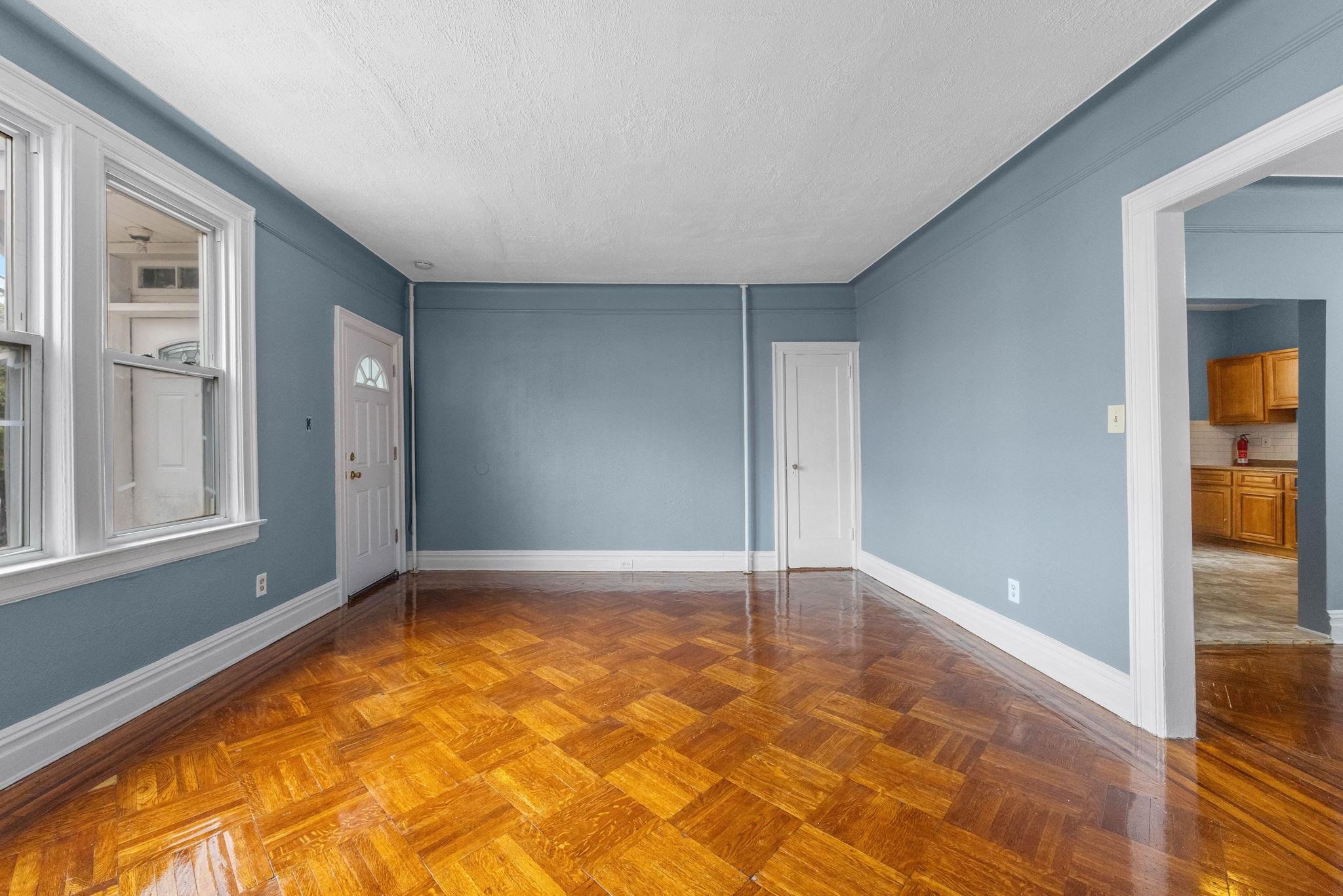 44 VAN HOUTEN AVE Unit: 1