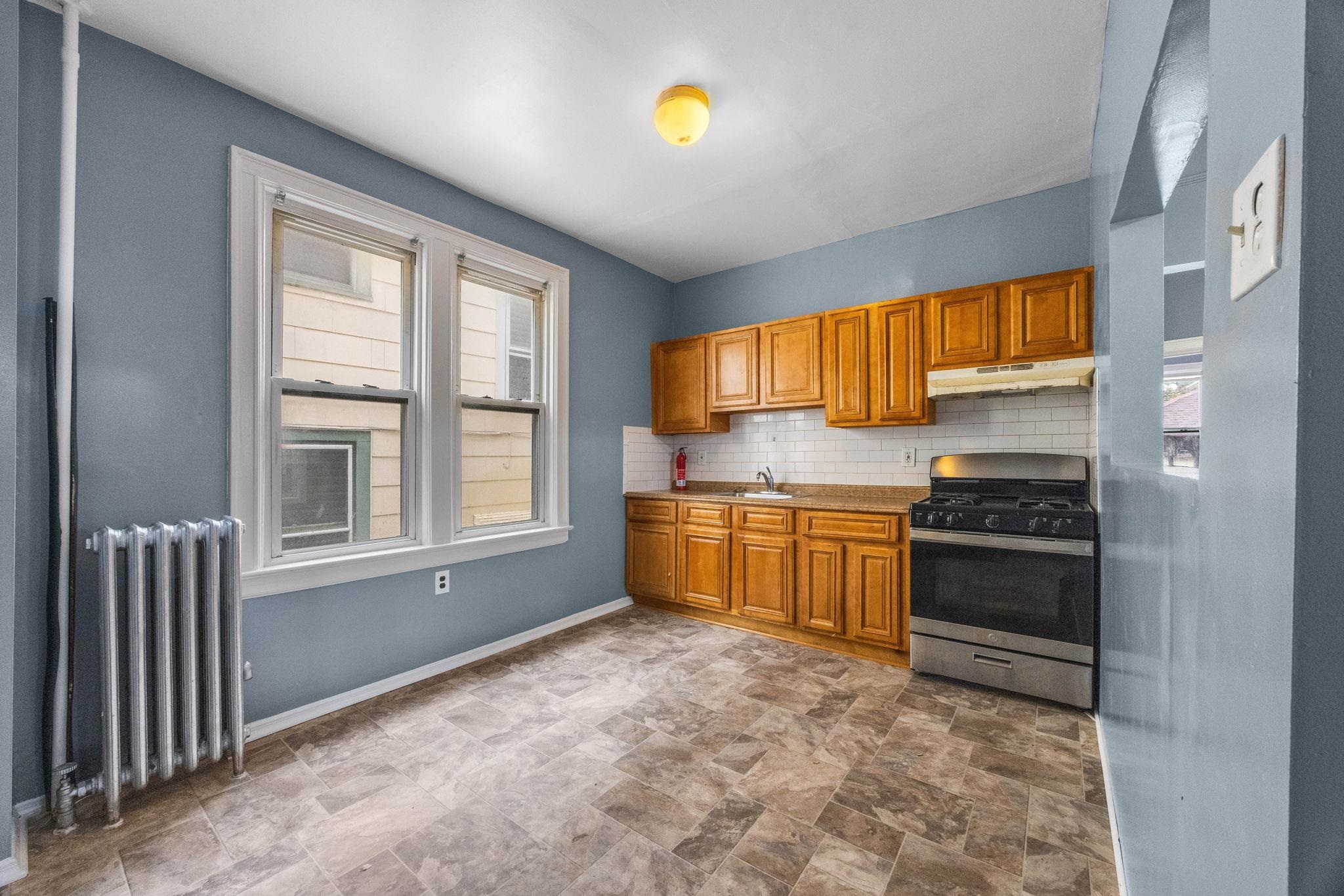 44 VAN HOUTEN AVE Unit: 1