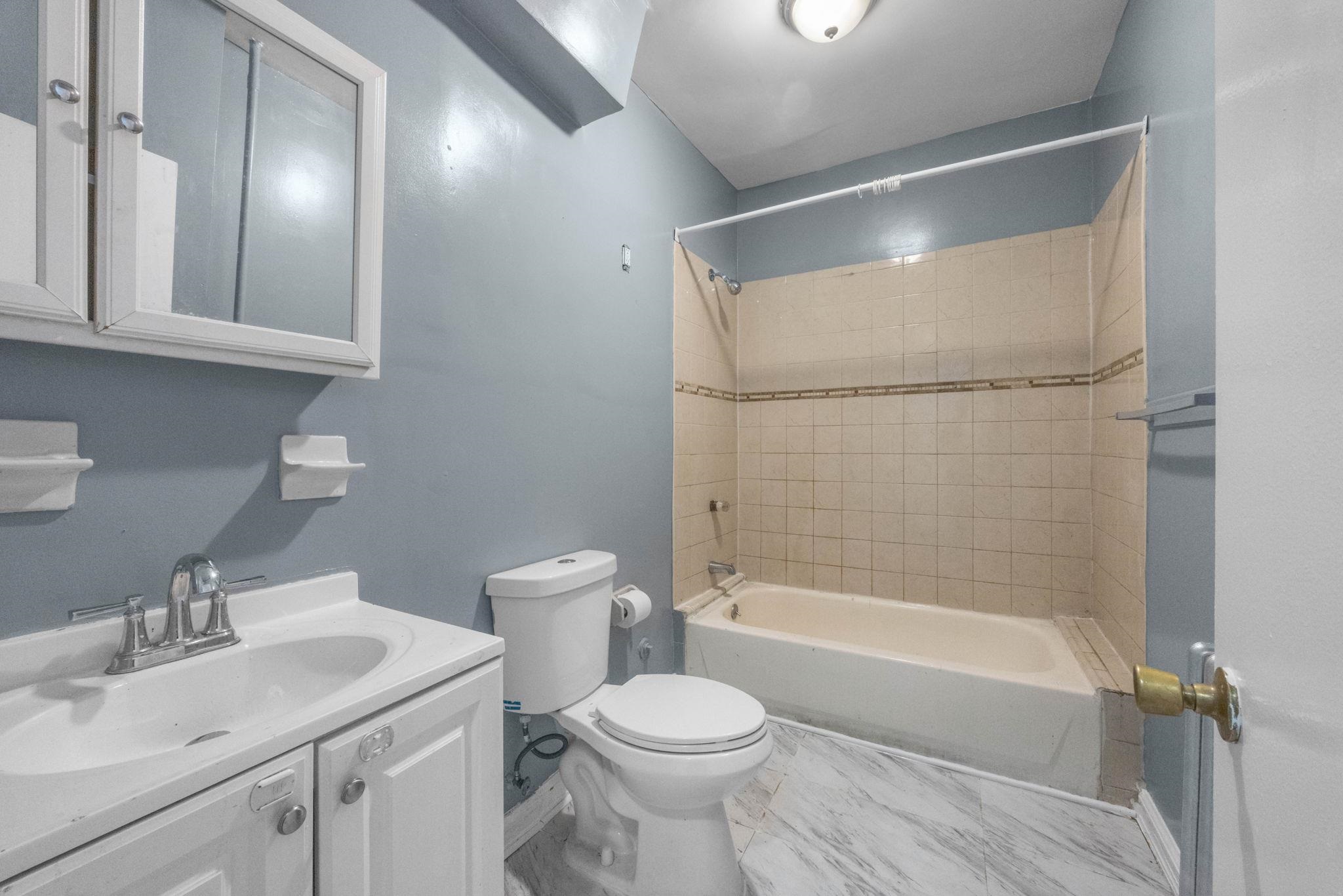 44 VAN HOUTEN AVE Unit: 1