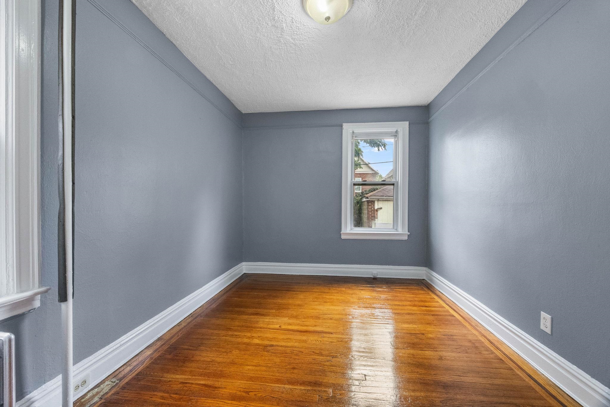 44 VAN HOUTEN AVE Unit: 1