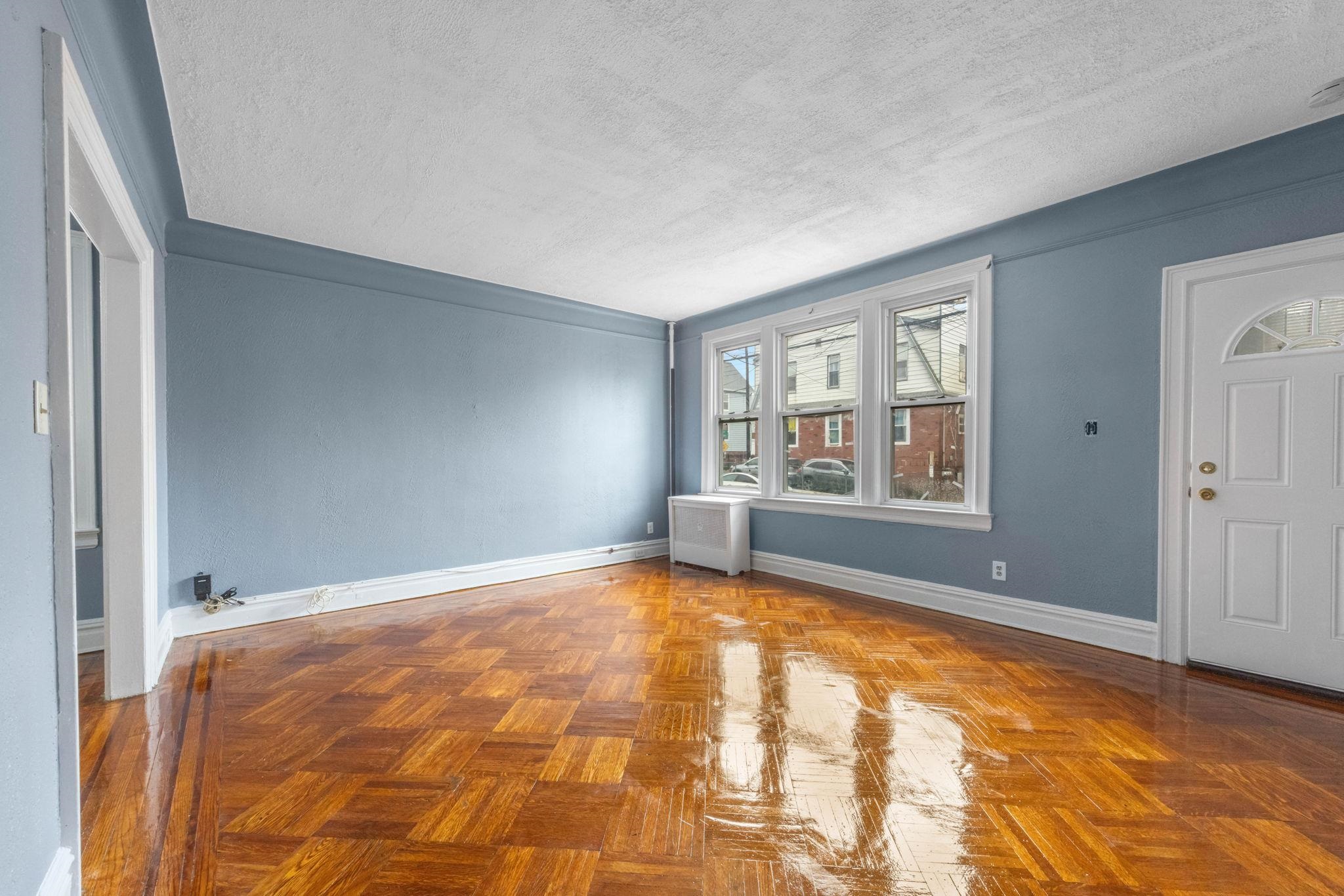 44 VAN HOUTEN AVE Unit: 1