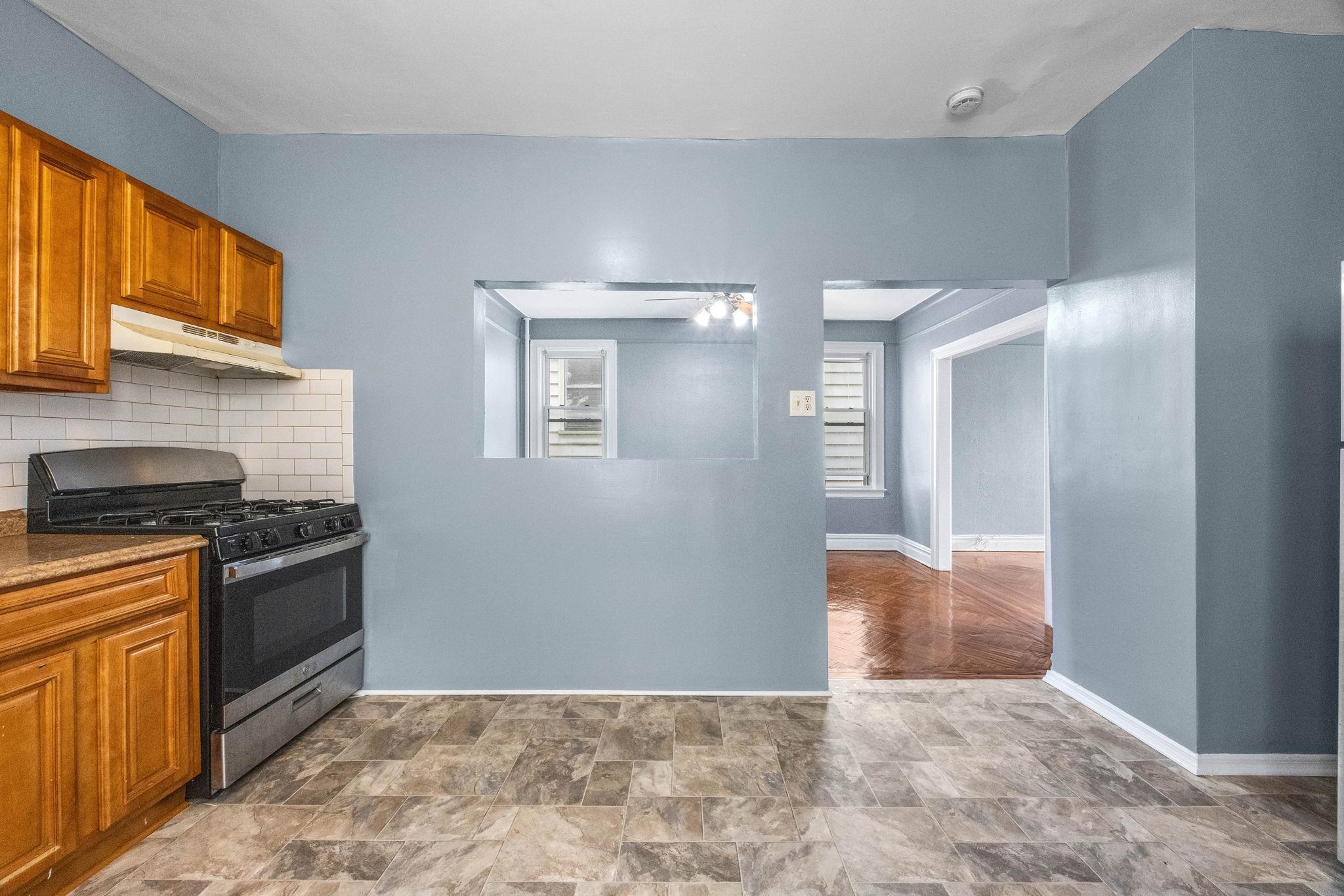 44 VAN HOUTEN AVE Unit: 1