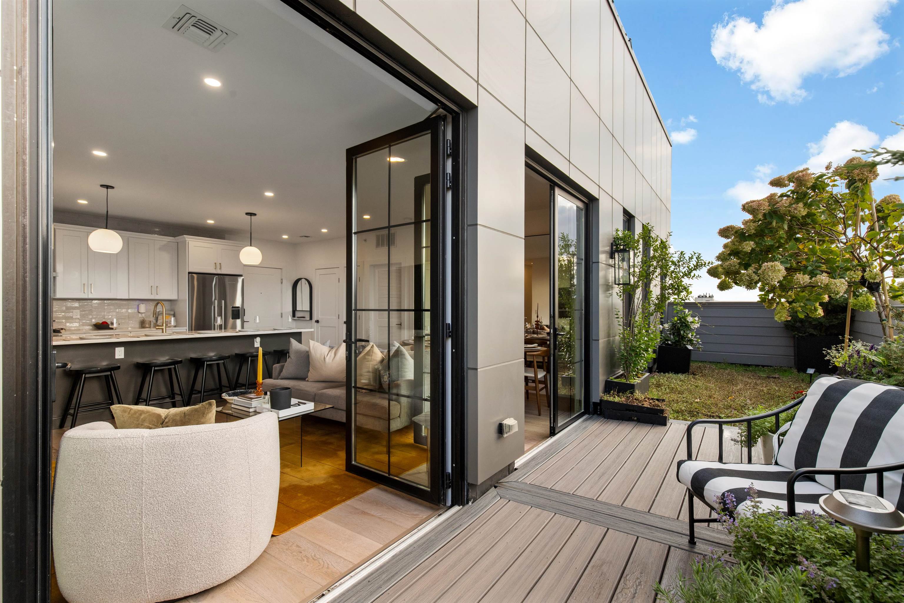 580 PALISADE AVE Unit: PH503