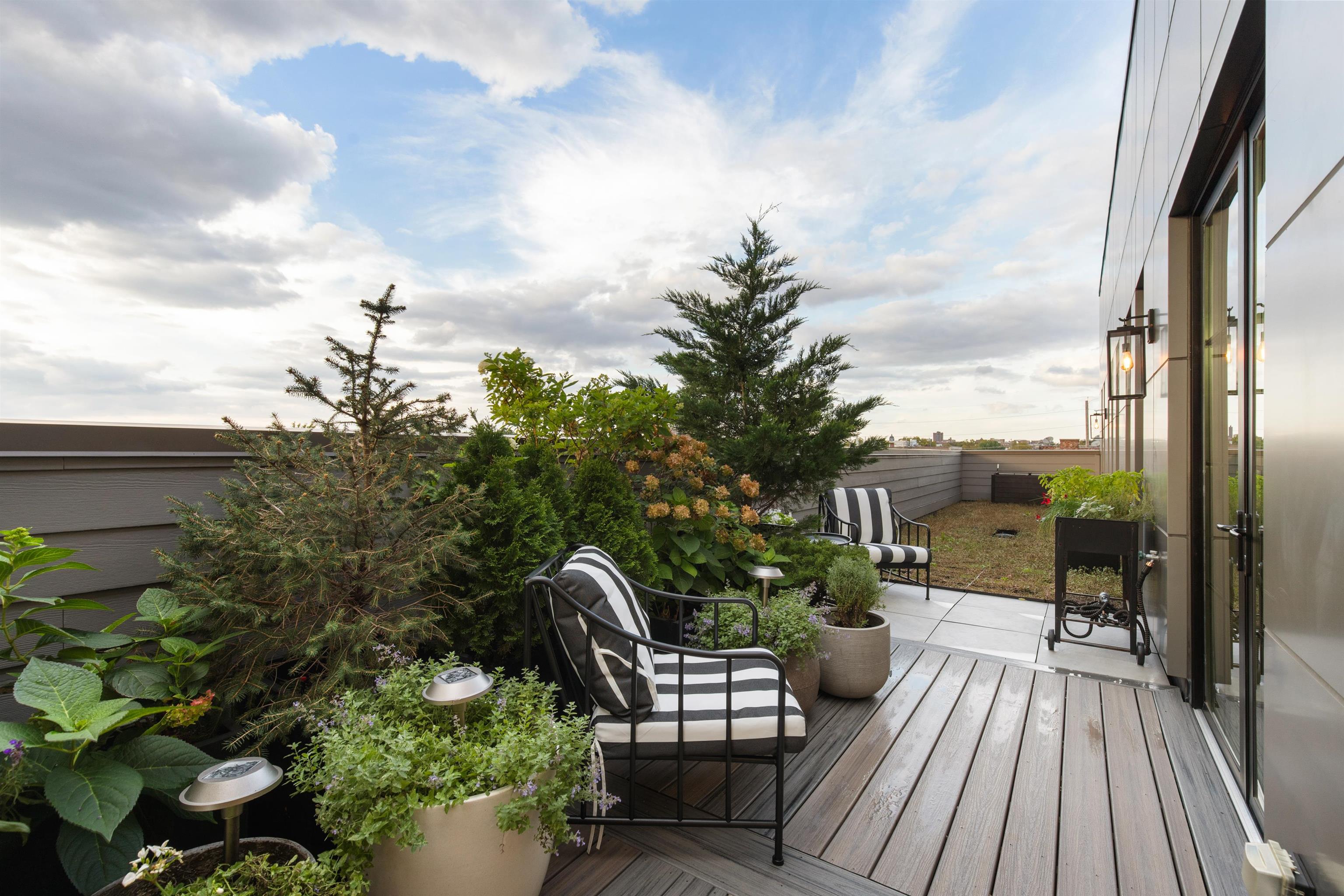 580 PALISADE AVE Unit: PH503