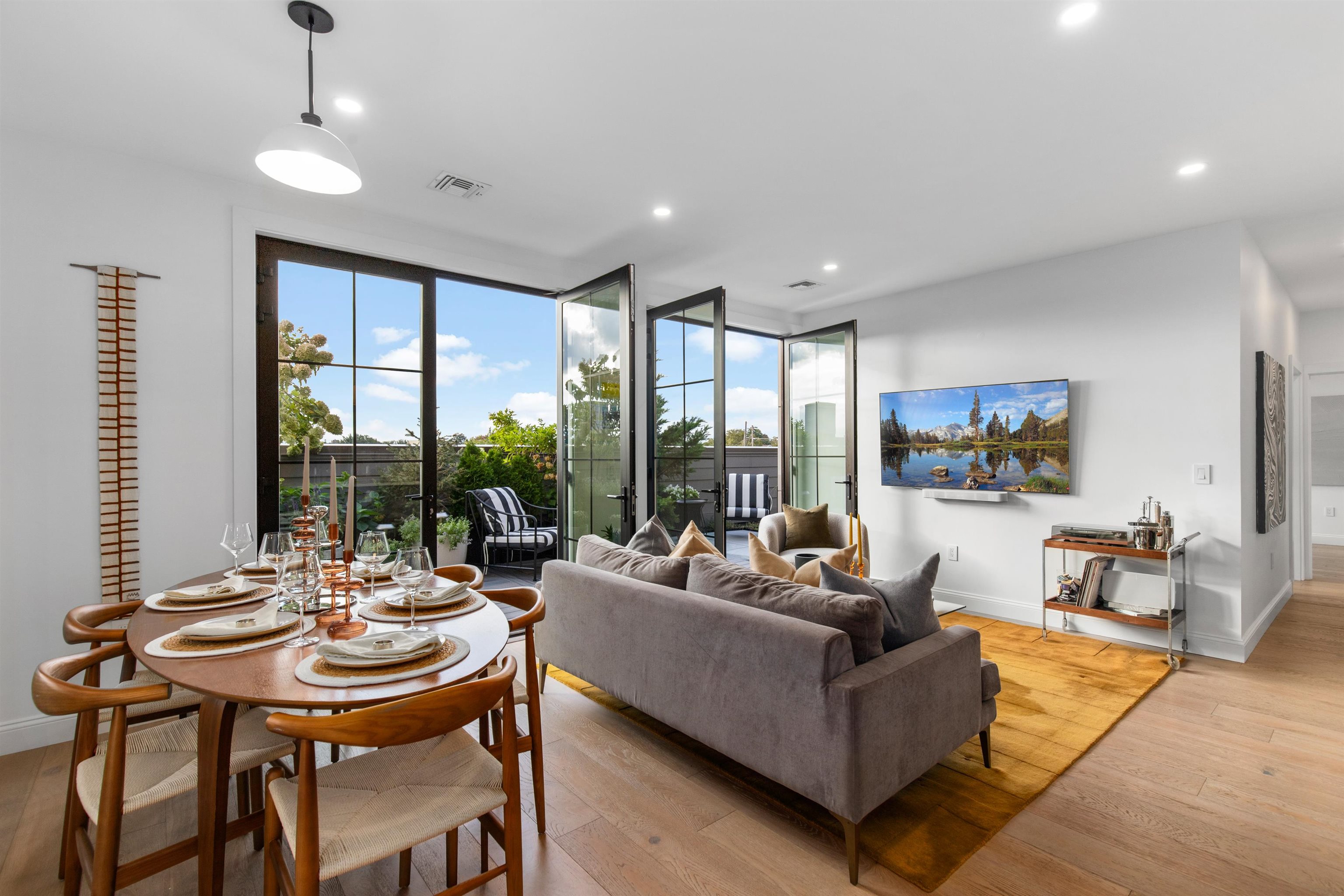 580 PALISADE AVE Unit: PH503
