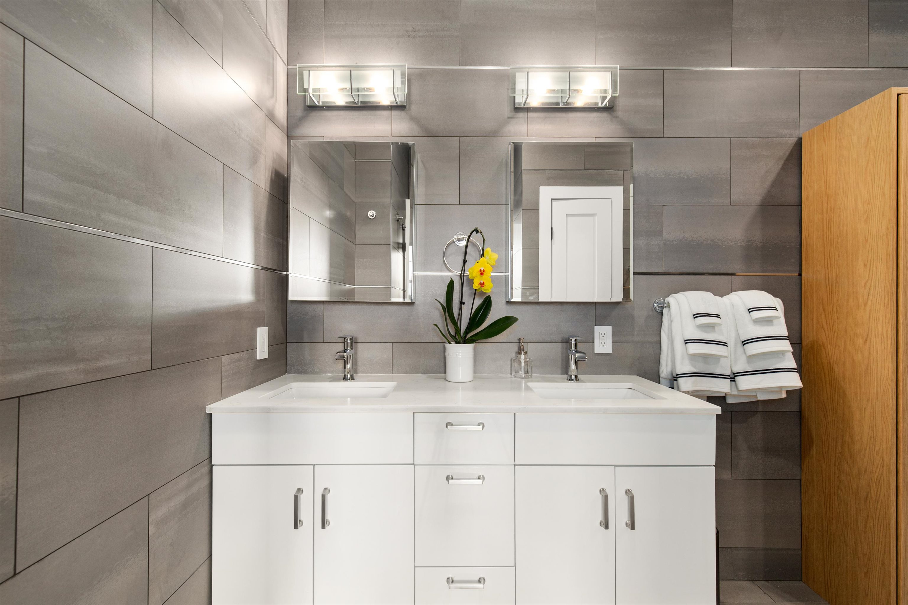 580 PALISADE AVE Unit: PH503