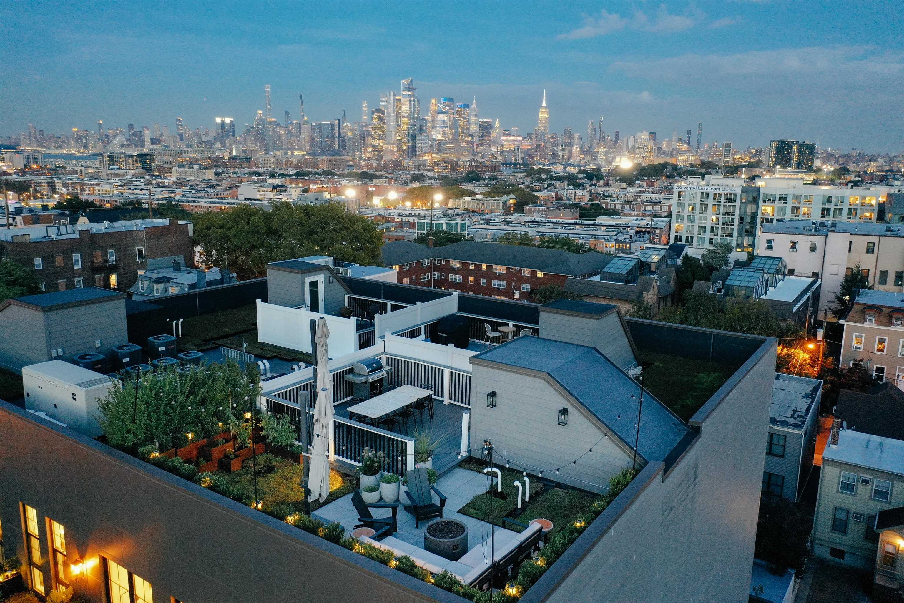 580 PALISADE AVE Unit: PH503