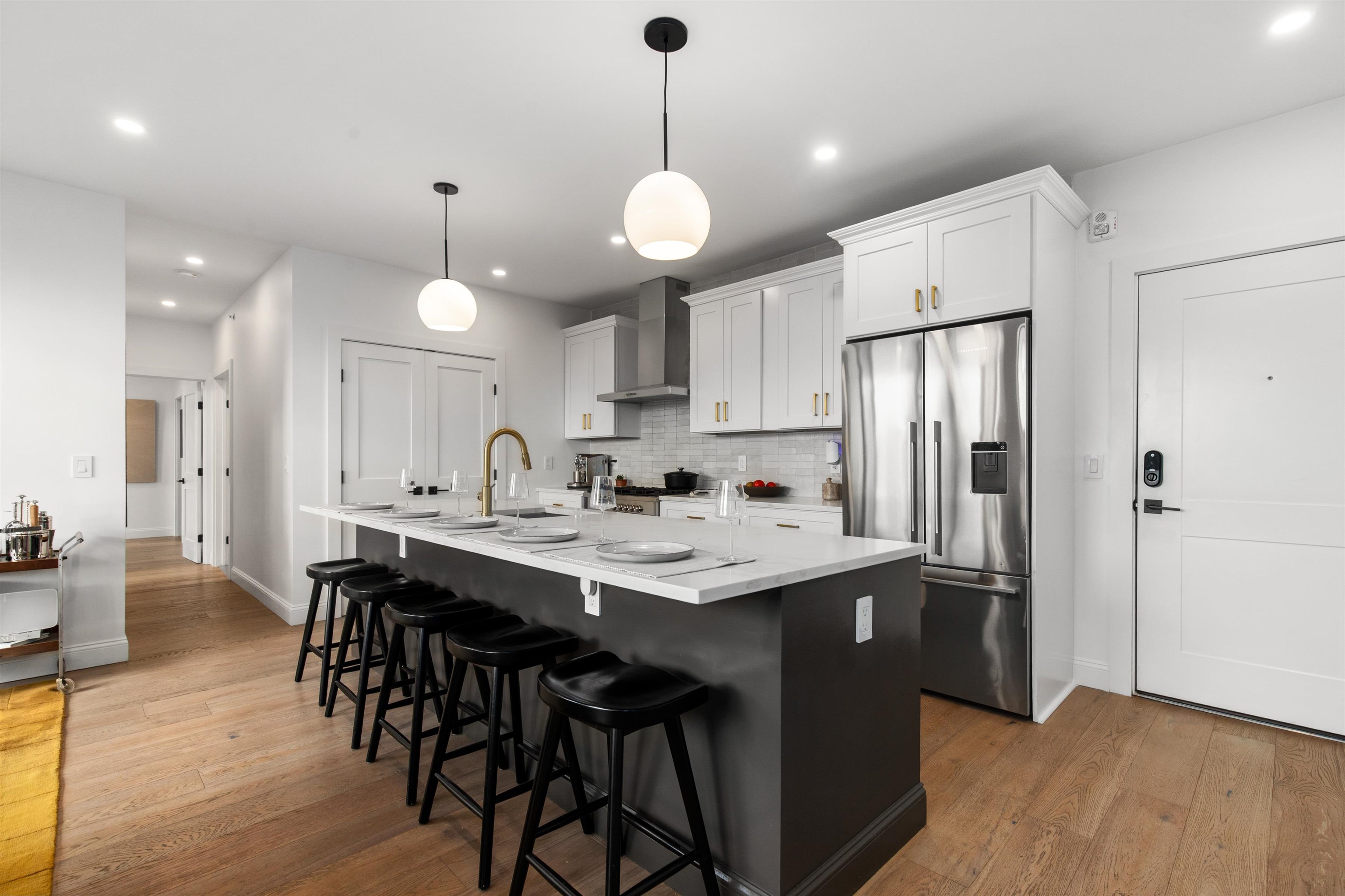 580 PALISADE AVE Unit: PH503