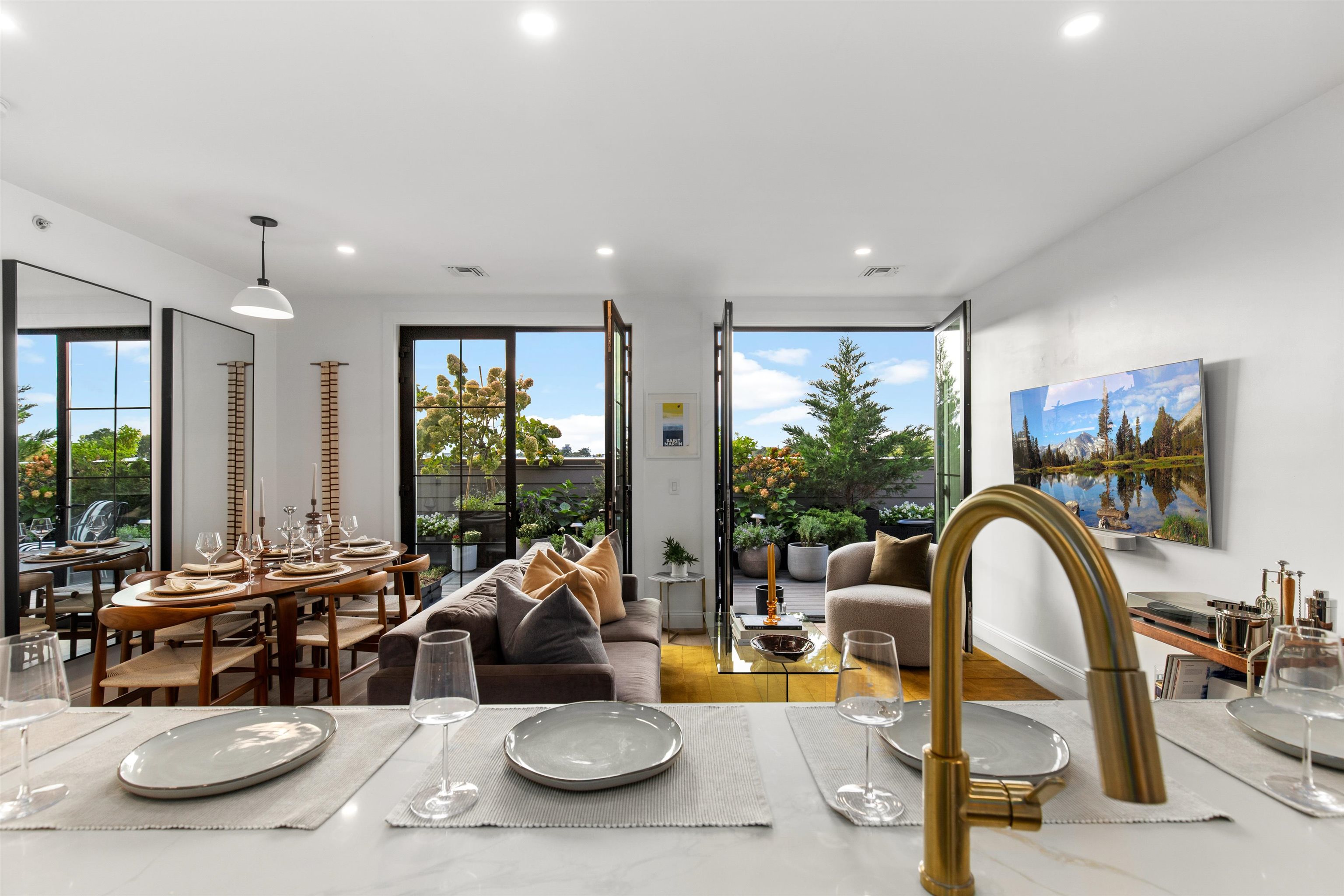 580 PALISADE AVE Unit: PH503