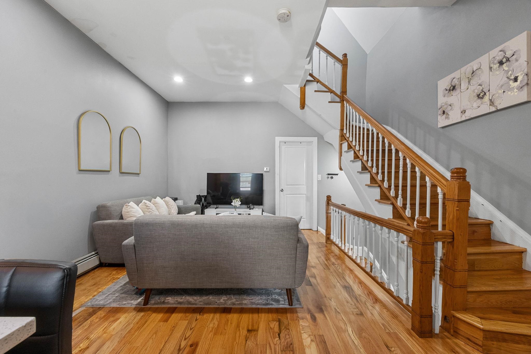 473 BERGEN AVE Unit: 2