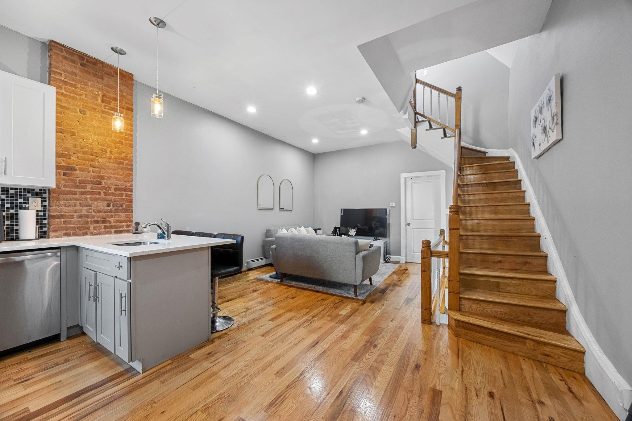 473 BERGEN AVE Unit: 2