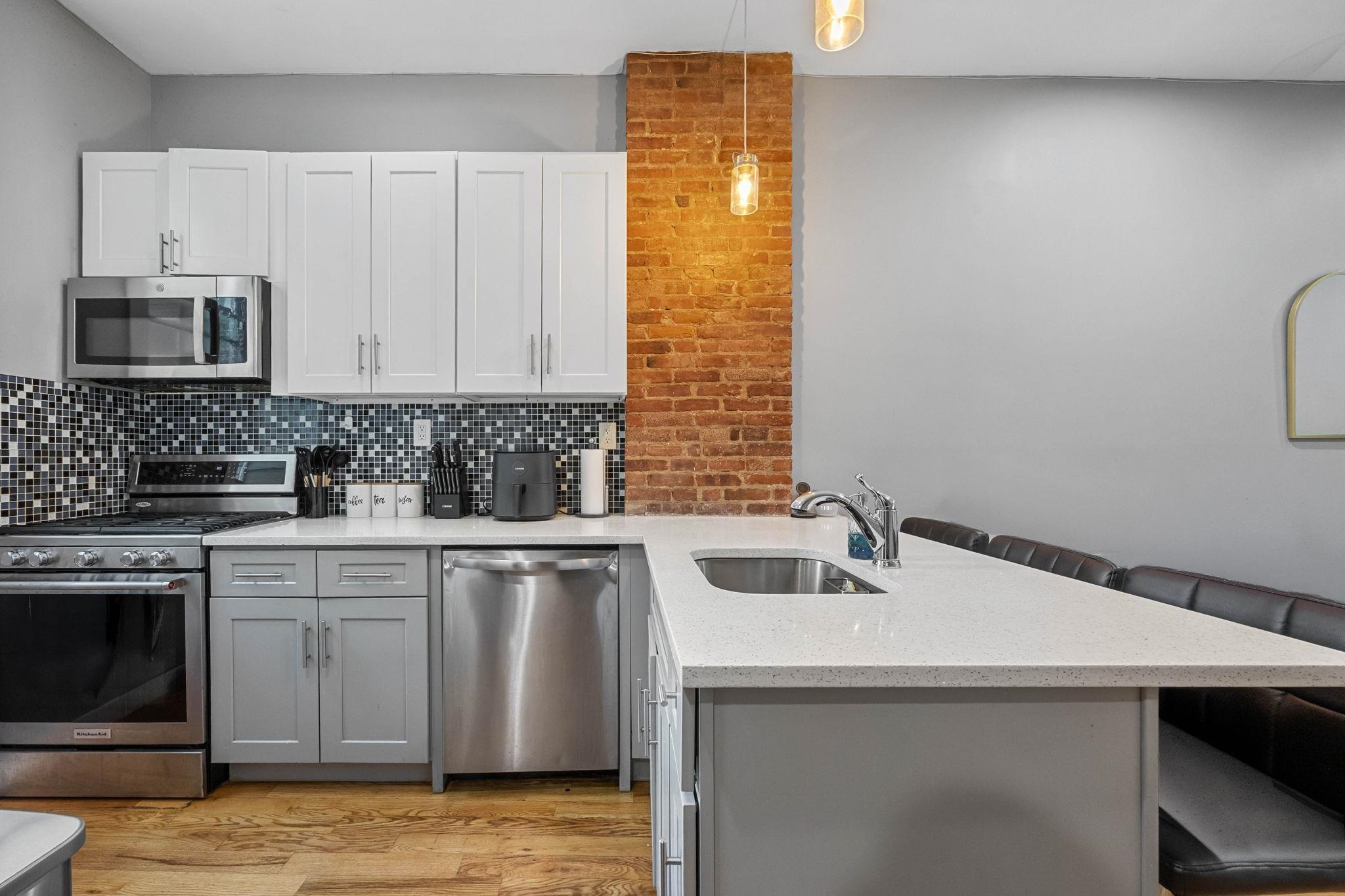 473 BERGEN AVE Unit: 2
