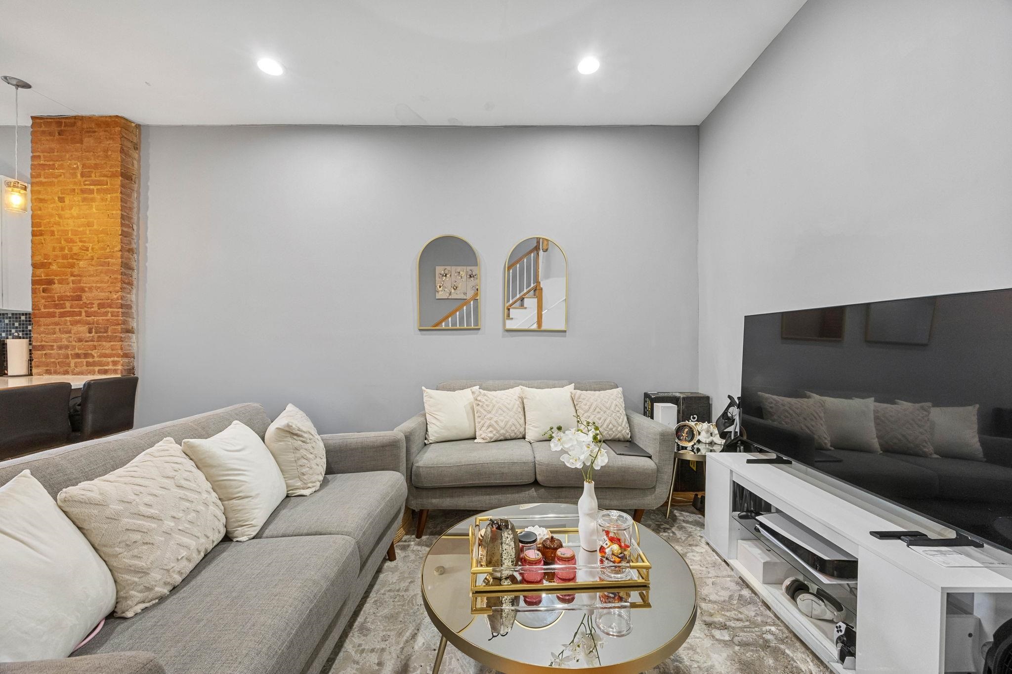 473 BERGEN AVE Unit: 2